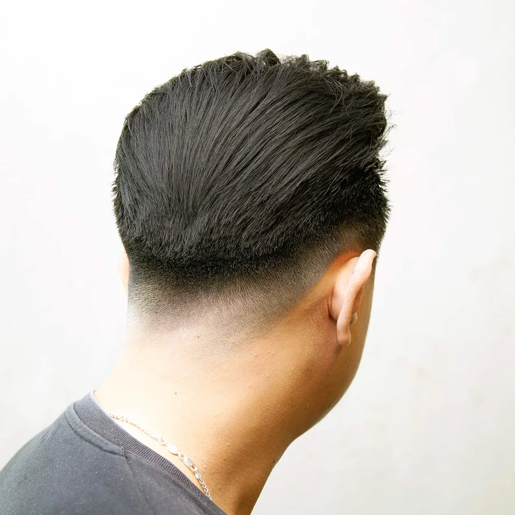 Uppercut Deluxe arcilla fuerte sujeción bajo brillo 2.5 onzas