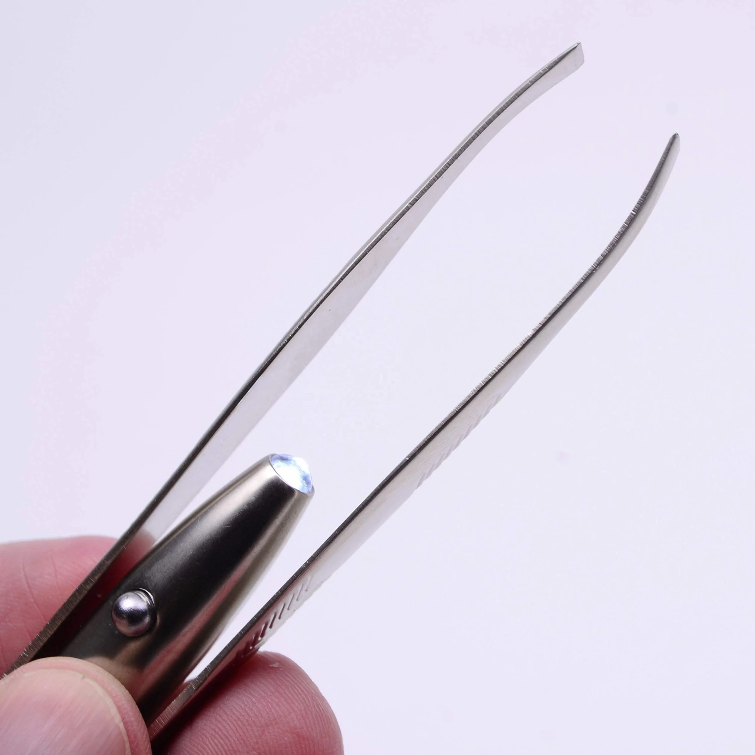 Pinza para cejas profesional con luz LED de acero inoxidable