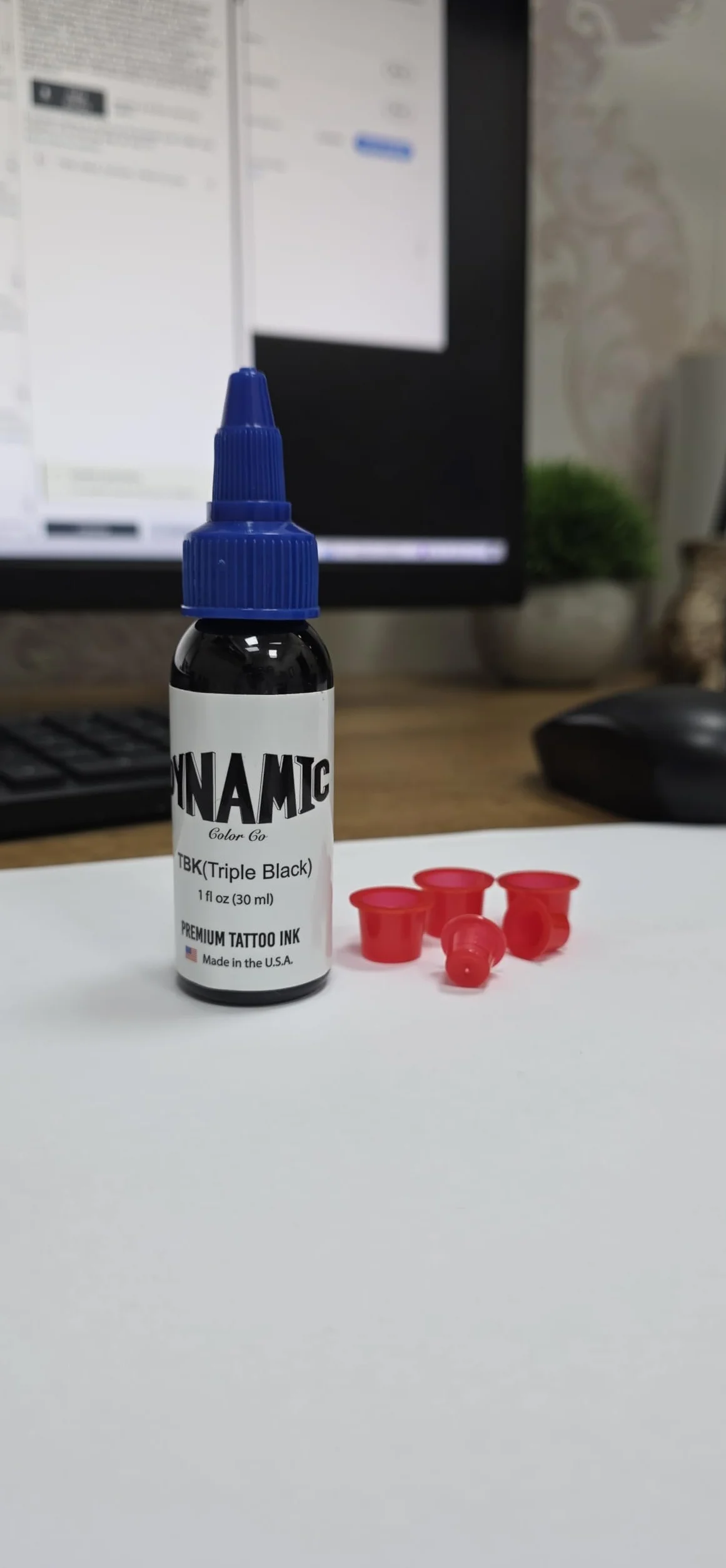 Dynamic Ink Triple Black 30ml - Tinta Negra para Tatuaje | Negro Intenso y Duradero + 5 Caps de Tinta Incluidos, Tinta para tatuaje negra .Original (Triple Black 1oz(30ml))