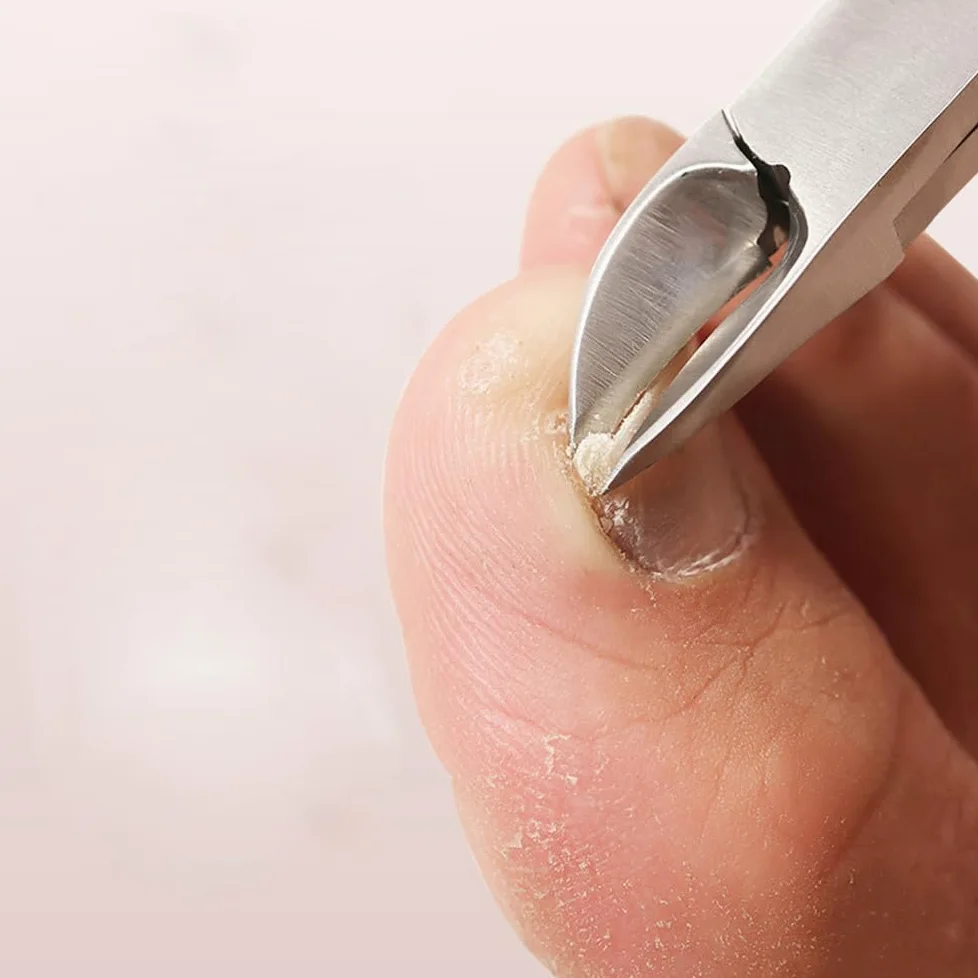 Tijeras profesionales para uñas Brainbow, tijeras para cutículas, cortaúñas curvo y afilado, herramienta para manicura y pedicura, color negro