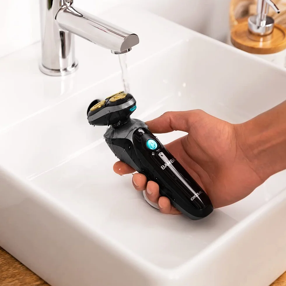 Cecotec Afeitadora Multigrooming Bamba PrecisionCare TwistGroom 10in1, Base de carga, Batería Litio, Cuchillas Acero Inoxidable con Recubrimiento Titanio, Pantalla Digital, Waterproof, Gris
