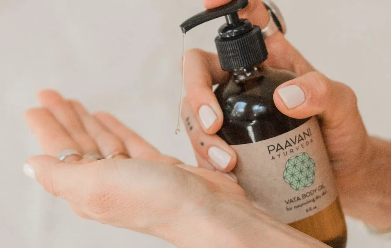 PAAVANI Ayurveda Vata - Aceite corporal para nutrir la piel seca, 4 onzas líquidas