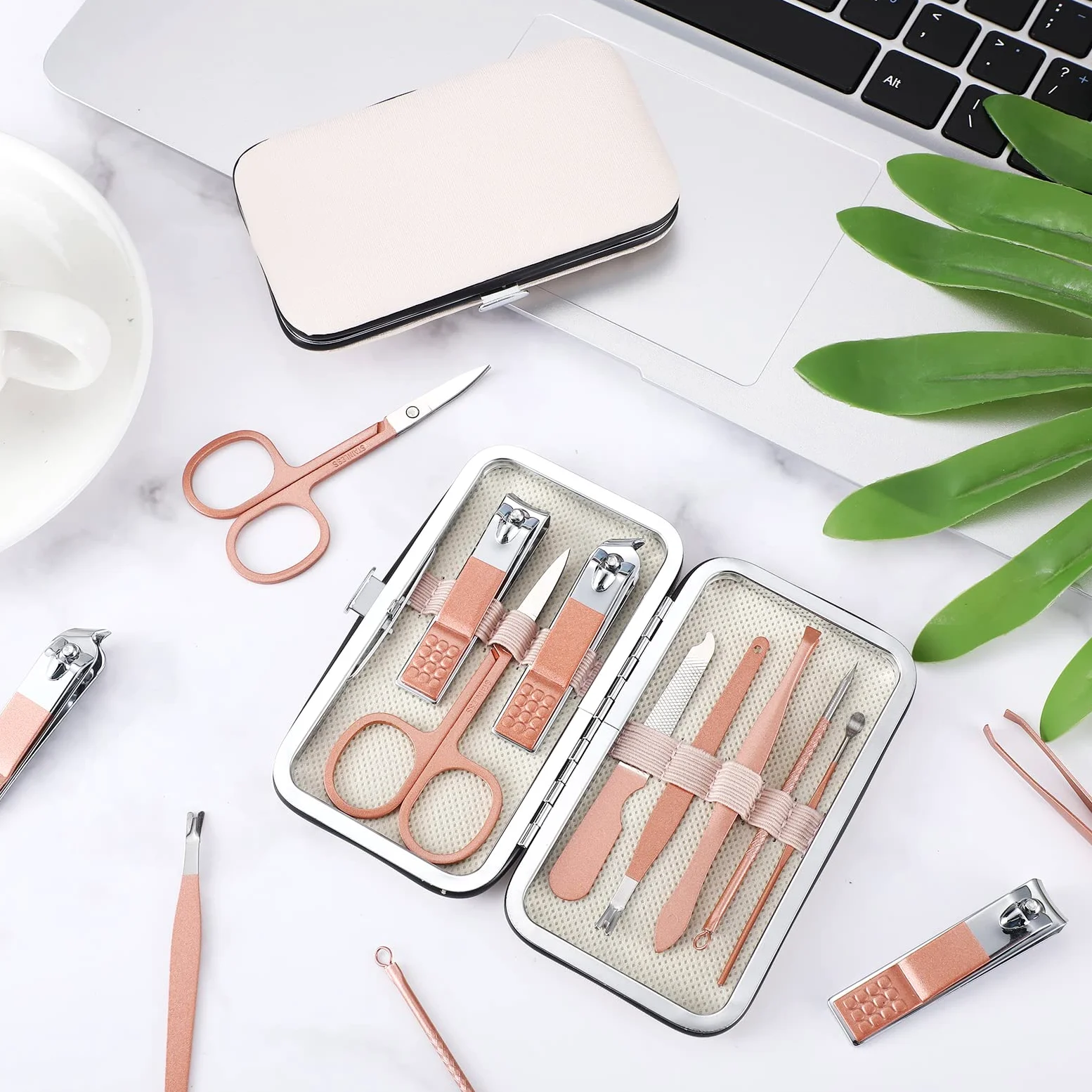 Lasnten Juego de 24 cortaúñas a granel, kit de aseo de uñas de acero inoxidable, kit de pedicura profesional, herramientas de pedicura con estuche de viaje, regalos personales para hombres y mujeres