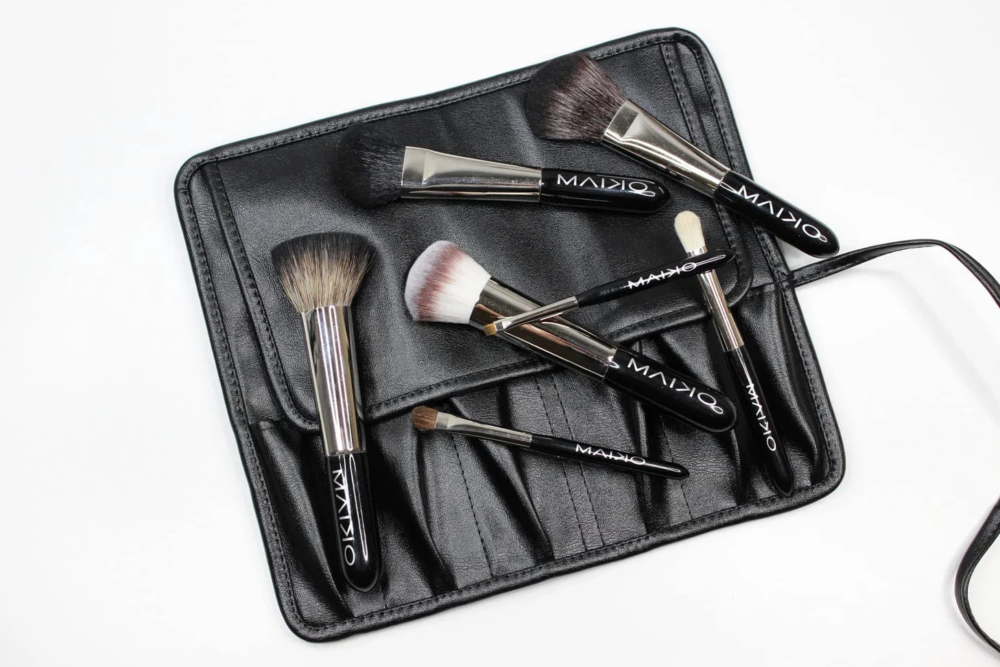 Set 7 brochas Pocket y manta MAIKO