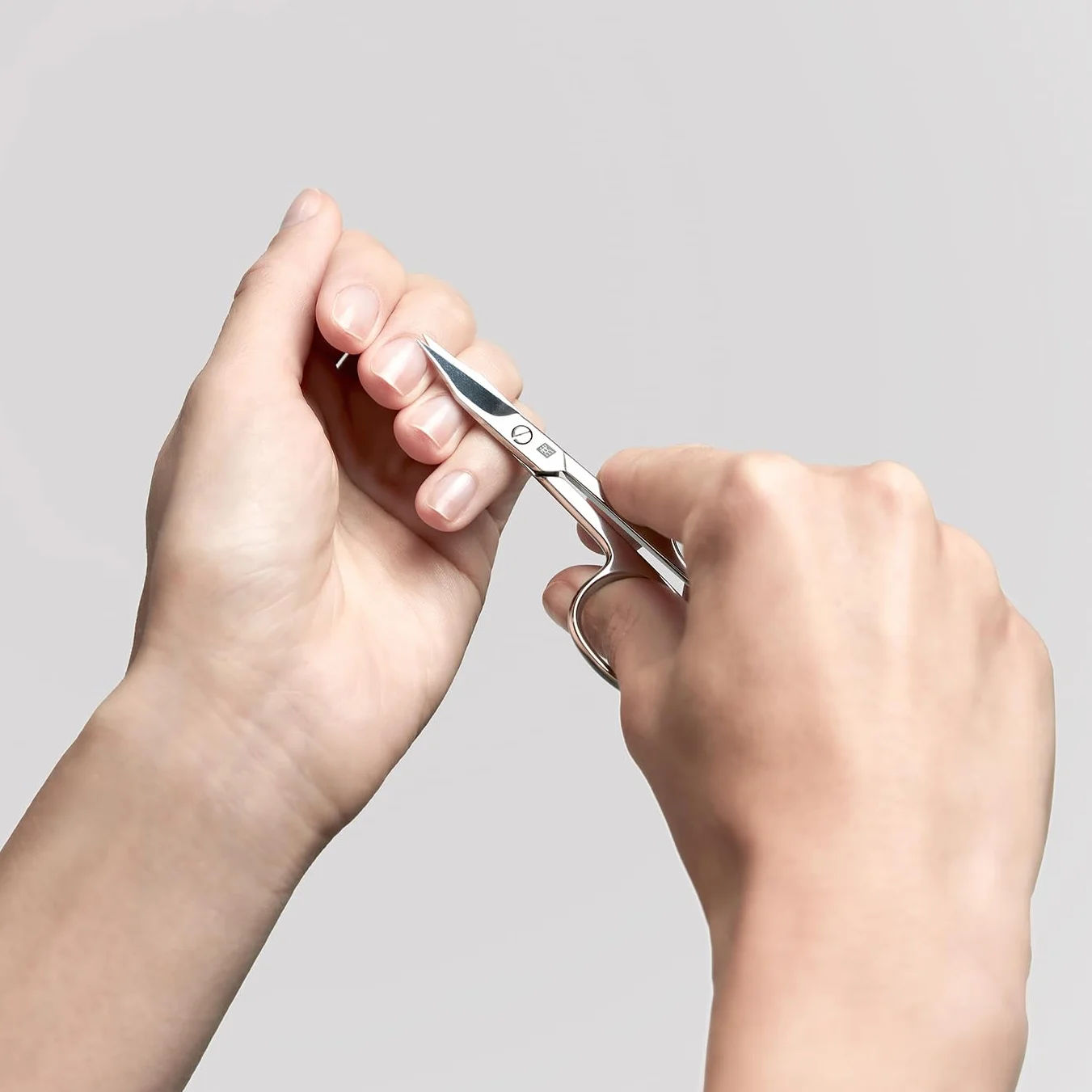 ZWILLING Tijeras combinadas para uñas, filo curvado, punta fina, hipoalergénicas, pulidas, plata, 90 mm