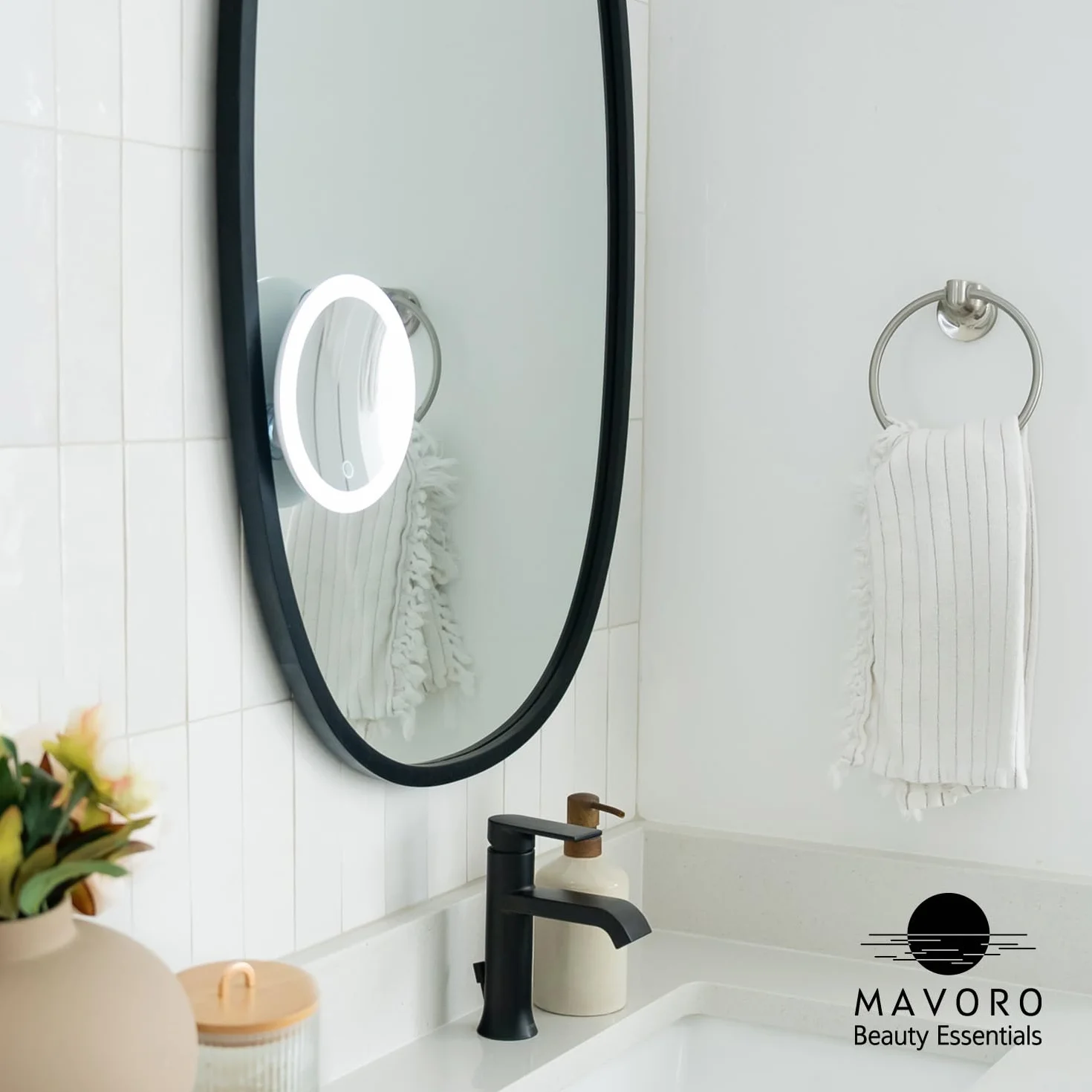 Mavoro Espejo Aumentador LED 17 cm 5X con Ventosas Fuertes Espejo de Maquillaje Iluminado Portátil