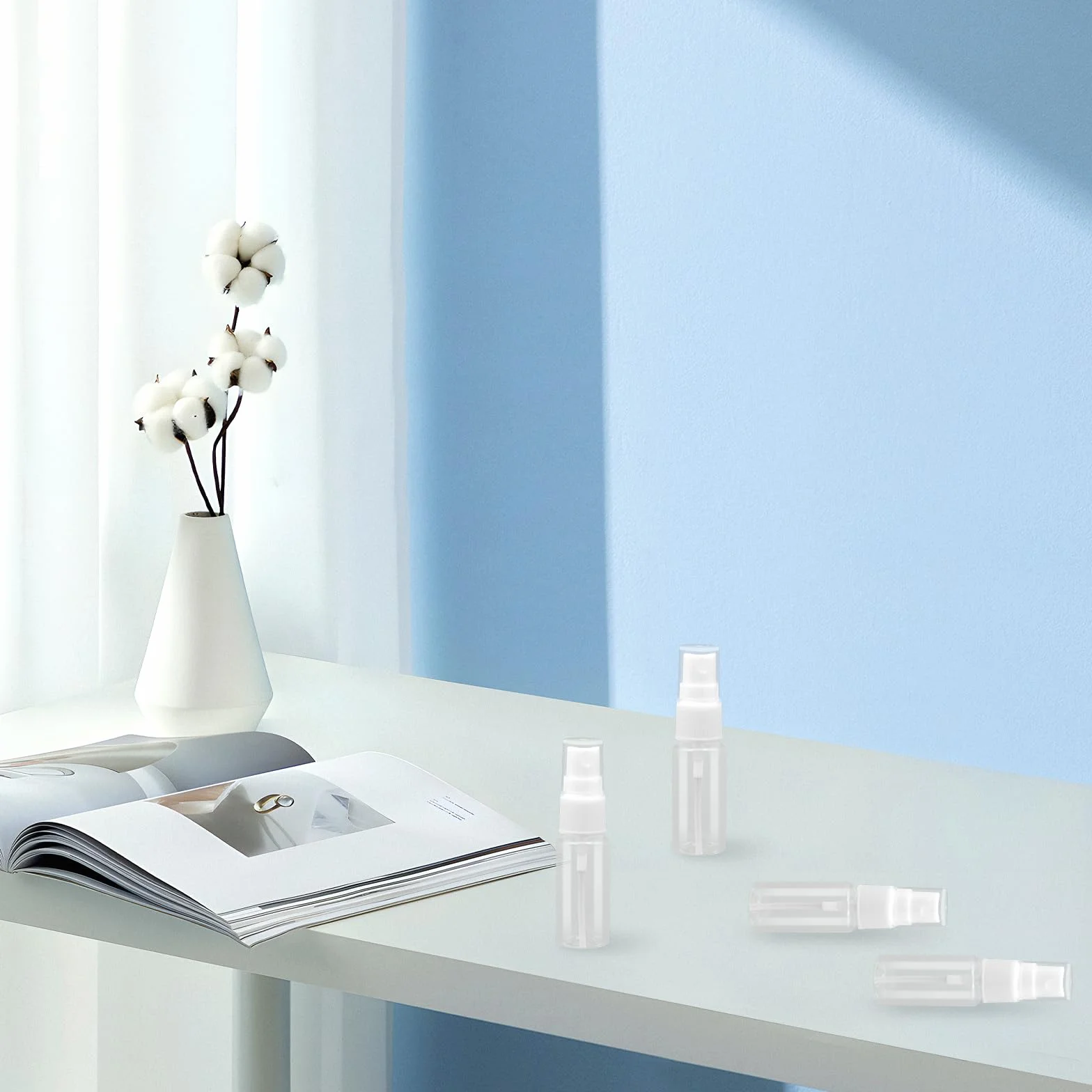 Botes Spray Pequeños 50ml Transparentes con Embudos y Etiquetas, Botellas de Viaje Rellenables para Cosmética