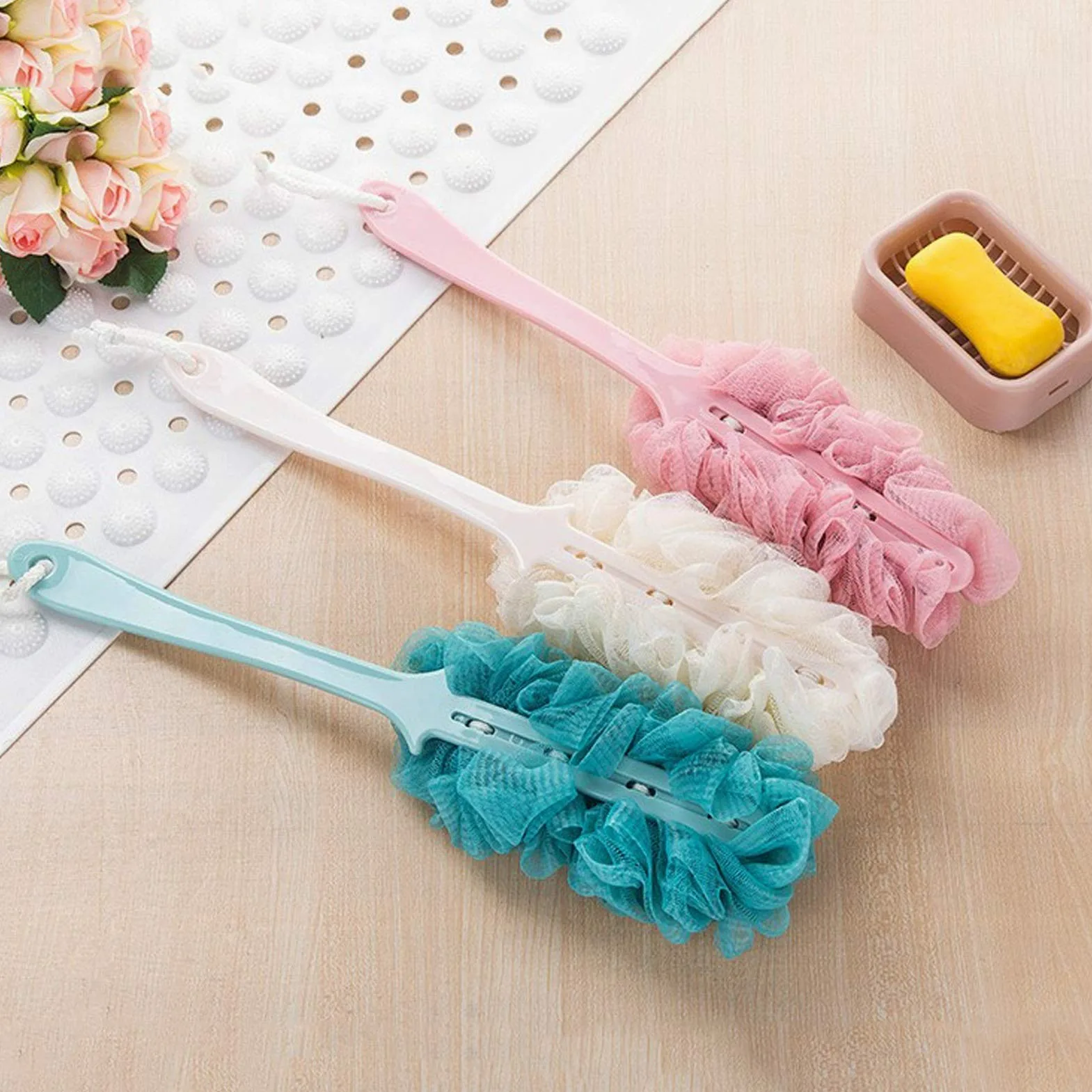 Cepillo de baño - Fregador de espalda para ducha Malla de nailon grande Esponja de baño de mango largo Herramienta de limpieza para frotar la espalda para mujeres y hombres Accesorios de ducha (Colo