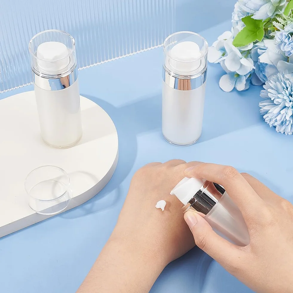 BENECREAT 3 Piezas Botellas de Viaje con Bomba Sin Aire 50 ml, Envases Cosméticos Portátiles Acrílico Blanco