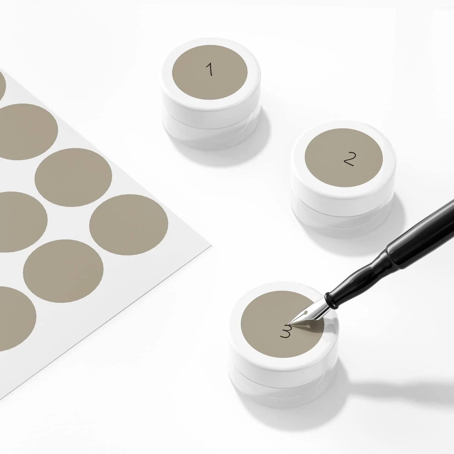 Tarros de Plástico 10g10ml Mini Contenedores Cosmético de Viaje con Tapón Roscada y Pegatinas Blanco