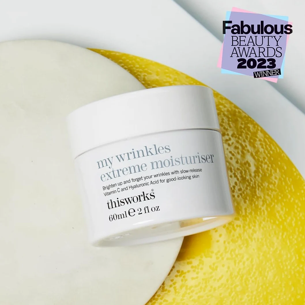 This Works My Wrinkle Extreme Moisture, 60 ml – Crema facial antienvejecimiento con bakuchiol, vitamina C y ácido hialurónico – Hidratante iluminador para suavizar y rellenar la piel deshidratada