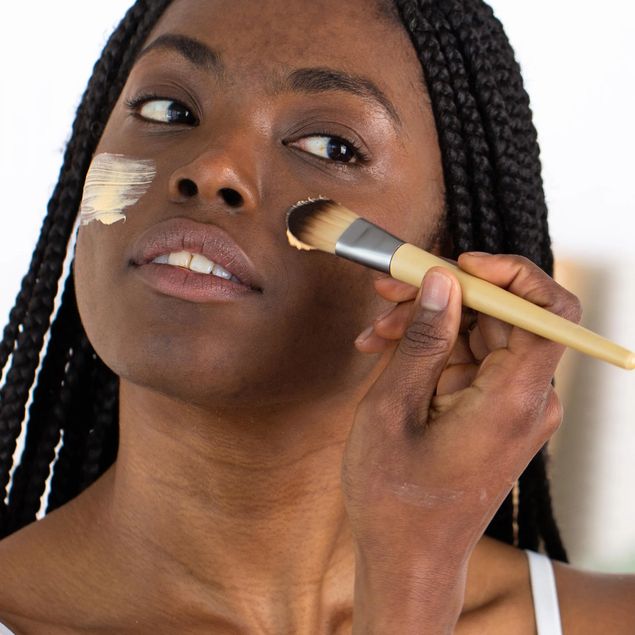 EVOLUDERM – Rutina facial y cuerpo brillante 7 productos – 1 leche, 2 aceites + 1 suero de vitamina C + 1 exfoliante y máscara de zanahoria + 1 leche aclarante + guante exfoliante ofrecido