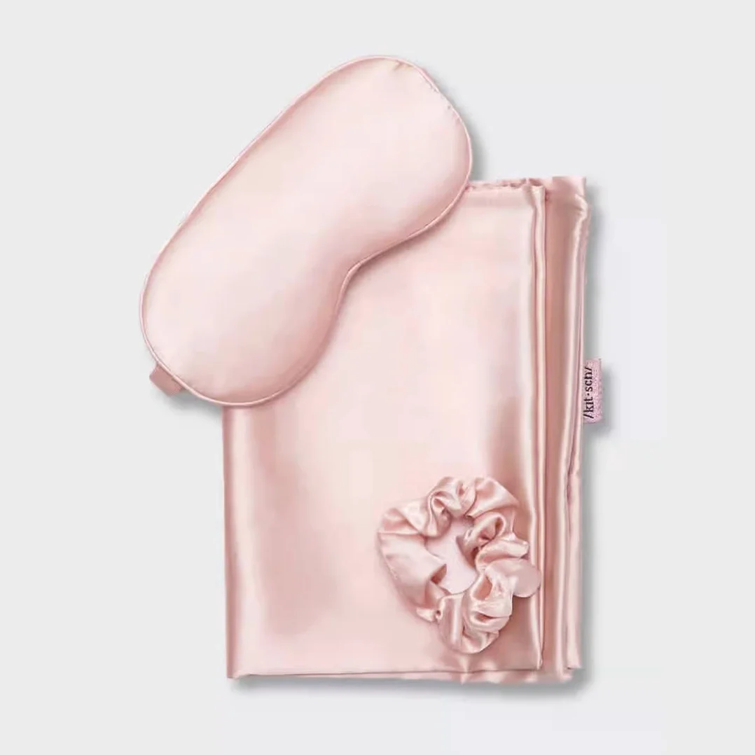 Kitsch Juego de Dormir de satén | Juego de Funda de Almohada y máscara de Ojos más Suave Que la Seda, Incluye 1 Funda de Almohada de satén, 1 Antifaz de satén y 1 coletero de satén, (Rubor)