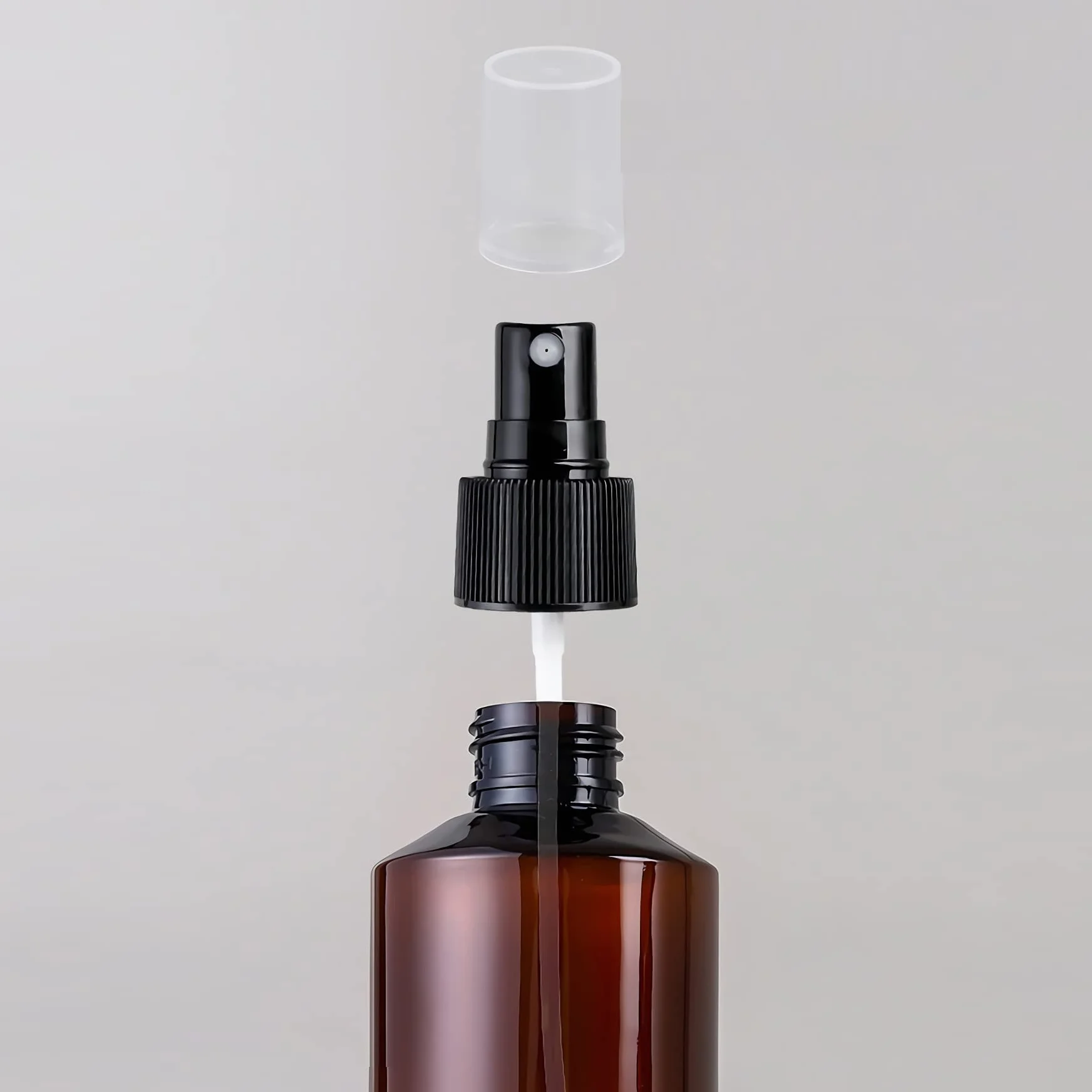 Botella de Spray Plástico Vacía 50 ml Marrón con Bomba Negra Niebla Fina Atomizador Pequeño para Perfume Viaje