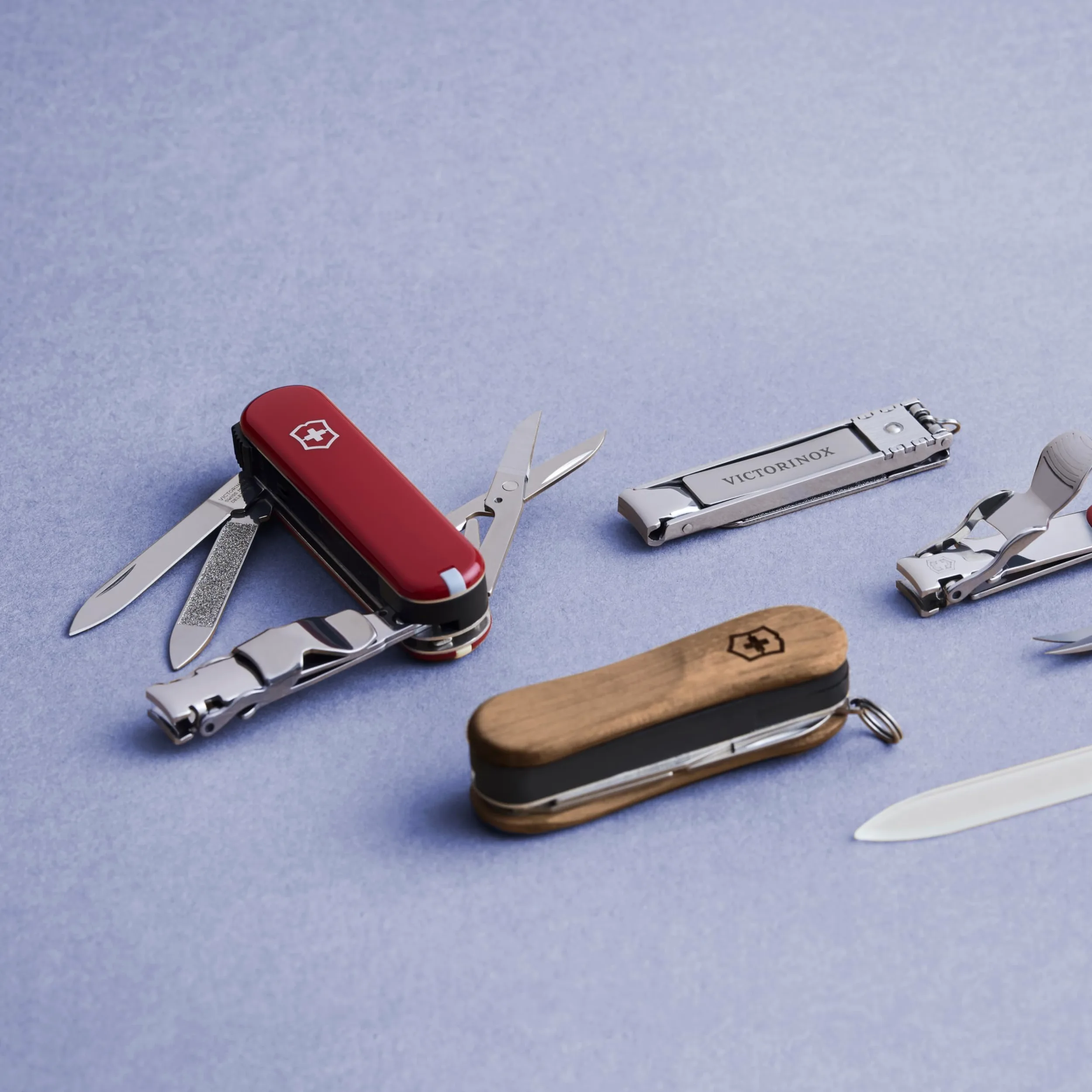 Victorinox Nail Clip 580 Wood, Navaja Multiuso Suiza, Cuchillo bolsillo, Regalo, 6 Funciones, Hoja pequeña, Lima de uñas