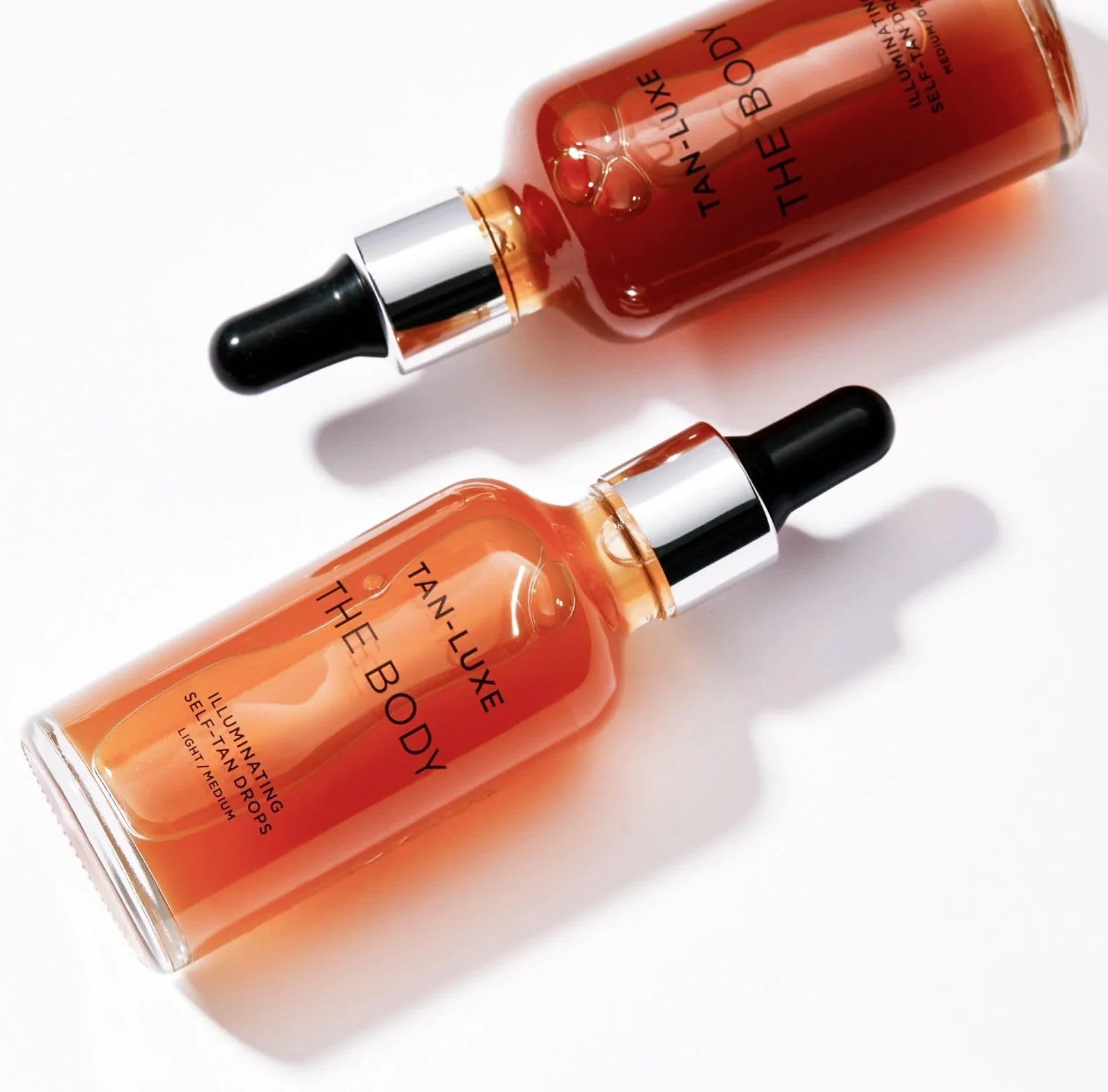 Tan Luxe THE BODY gotas autobronceadoras, ligeras/medias (50 ml) Agregue gotas bronceadoras al cuidado de la piel para un bronceado corporal personalizado que es vegano y libre de crueldad animal
