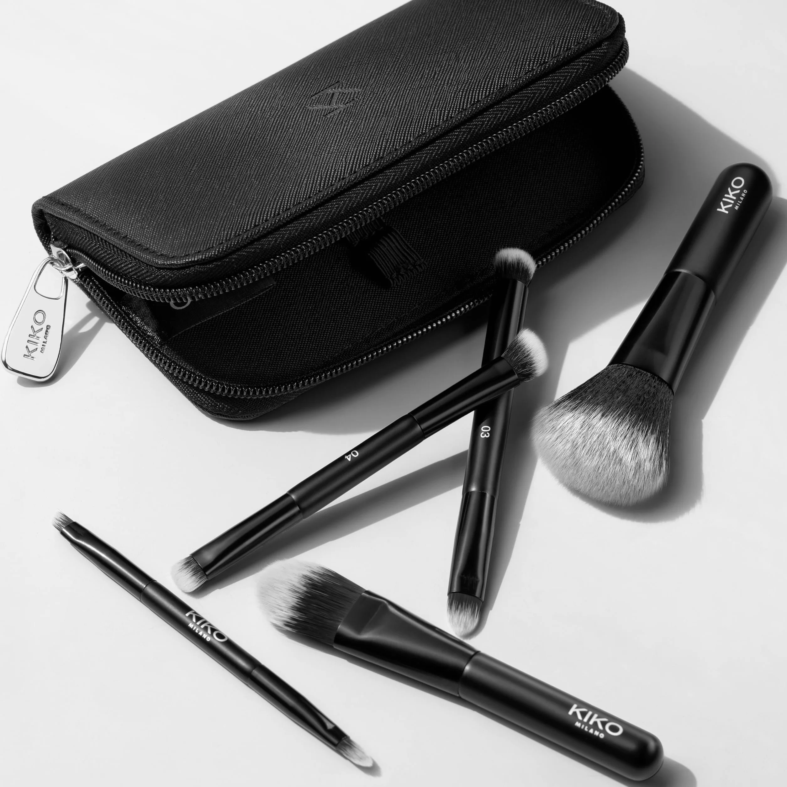 KIKO Milano Travel Brush Set Estuche de viaje 5 brochas profesionales