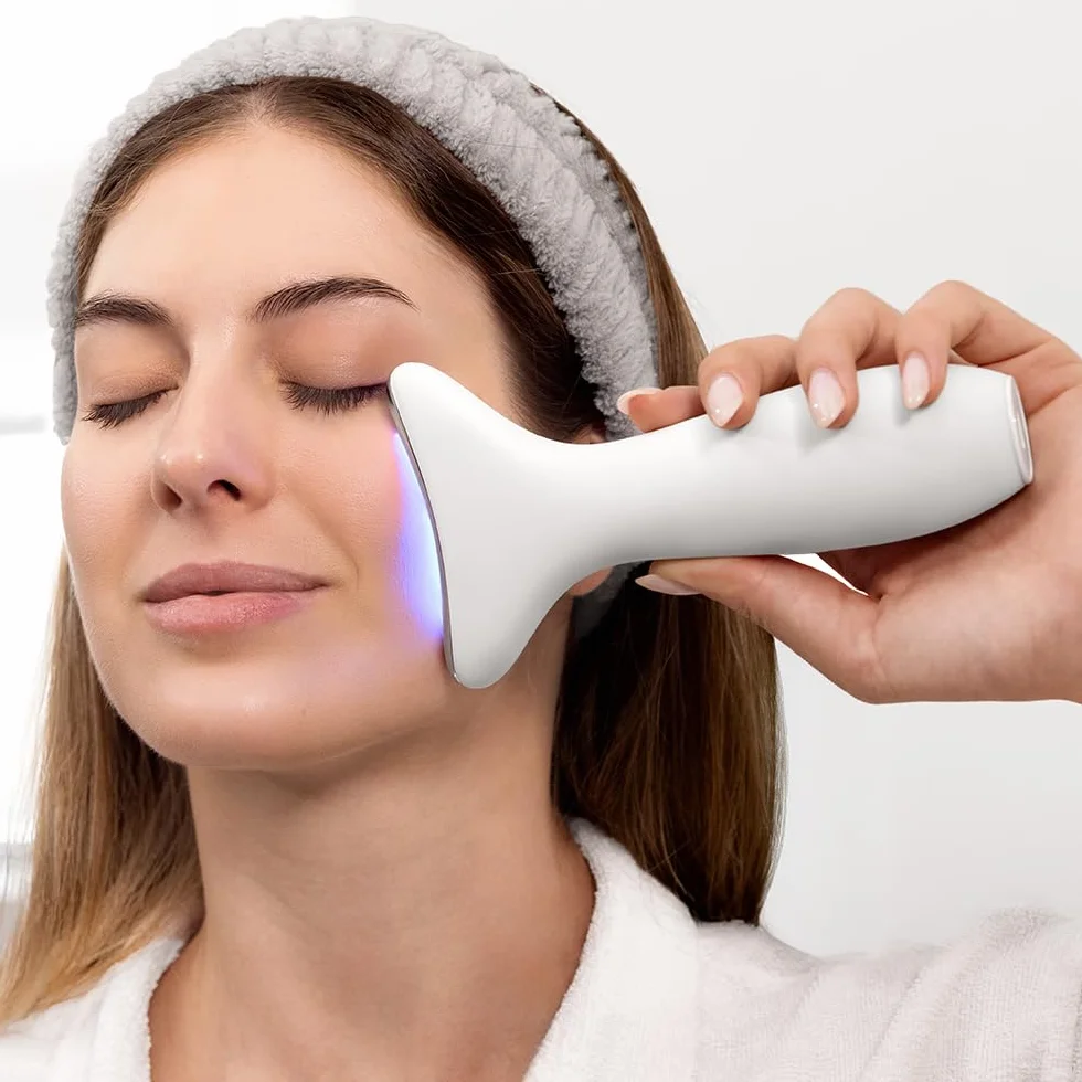 Cecotec Tonificador Facial Eléctrico FaceCare Face&Neck Pro, 3 Modos, Luz LED Roja Azul Verde, 5 Niveles EMS, IPX6