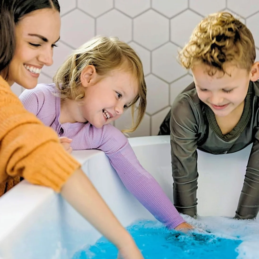 Honeysticks Burbujas de Bañera para Niños – Espuma de Baño a Base de Plantas – Bubble Bath que Cambia el Color del Agua y Crea Mucha Espuma – No Tóxica, No Irritante - 3 Uds - Azul, Amarillo, Rojo