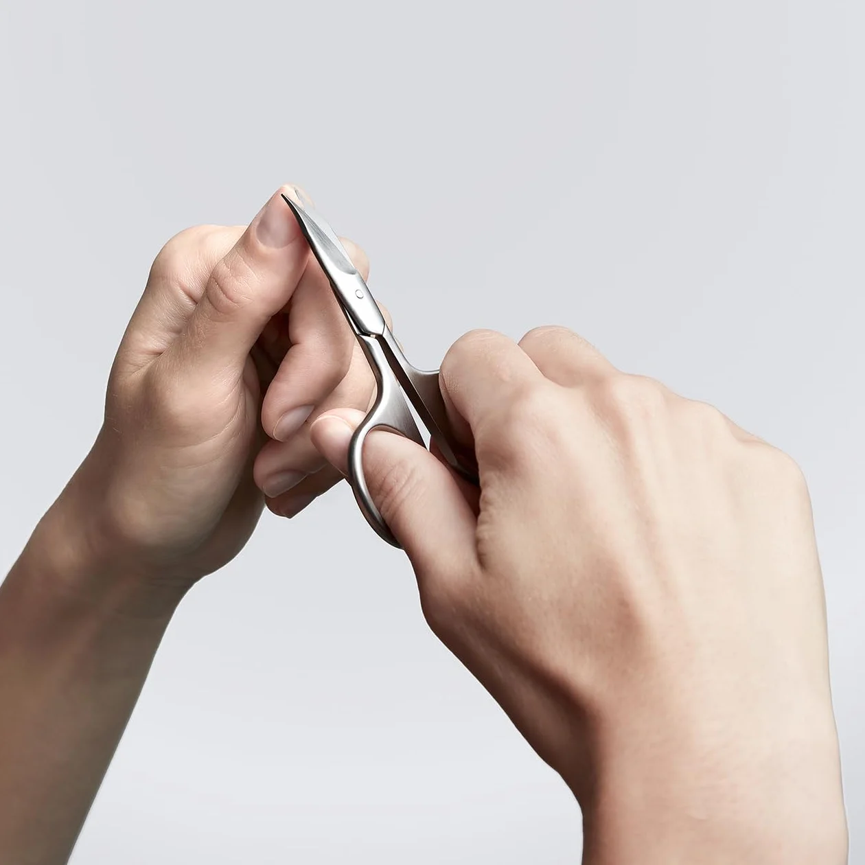 ZWILLING Tijeras combinadas para uñas, filo curvado, punta fina, 90 mm, plata