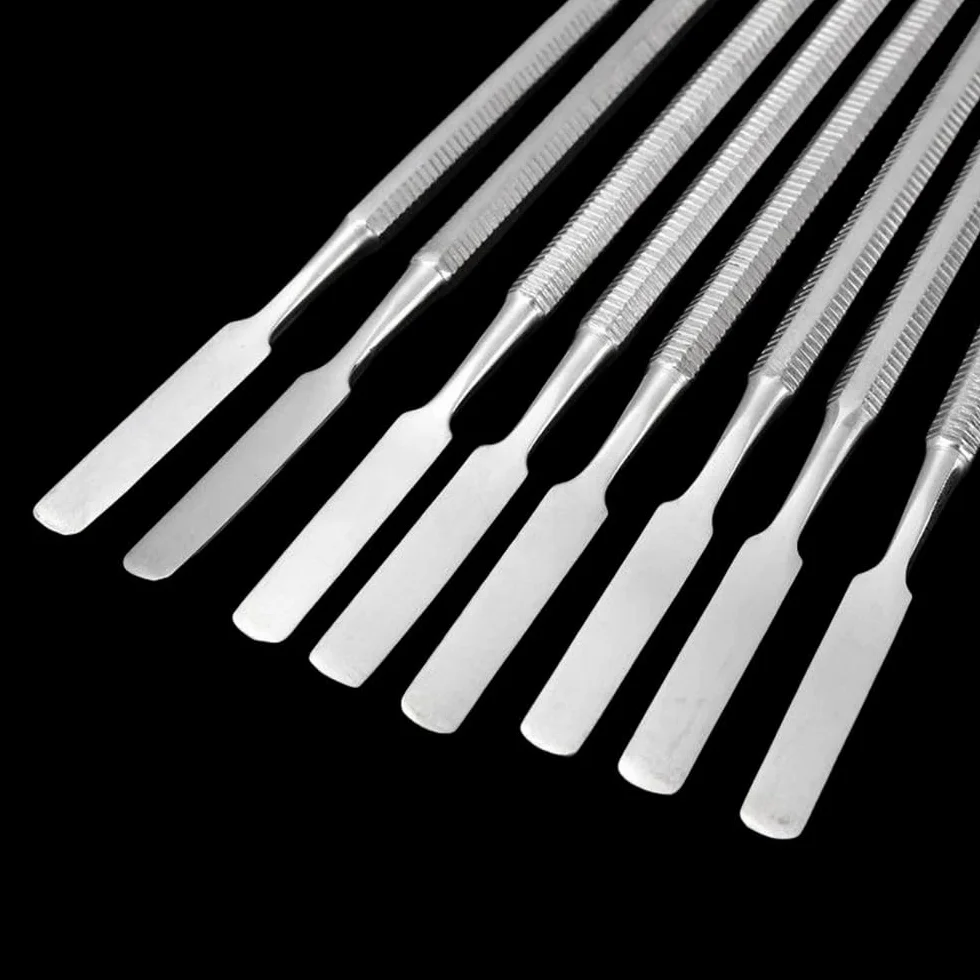 Herramienta multifuncional de acero for uñas con cabezal doble for piel muerta y diseño ergonómico, operación cómoda, adecuada for el cuidado de las uñas y opción ideal for uso en salón o arte de uñas