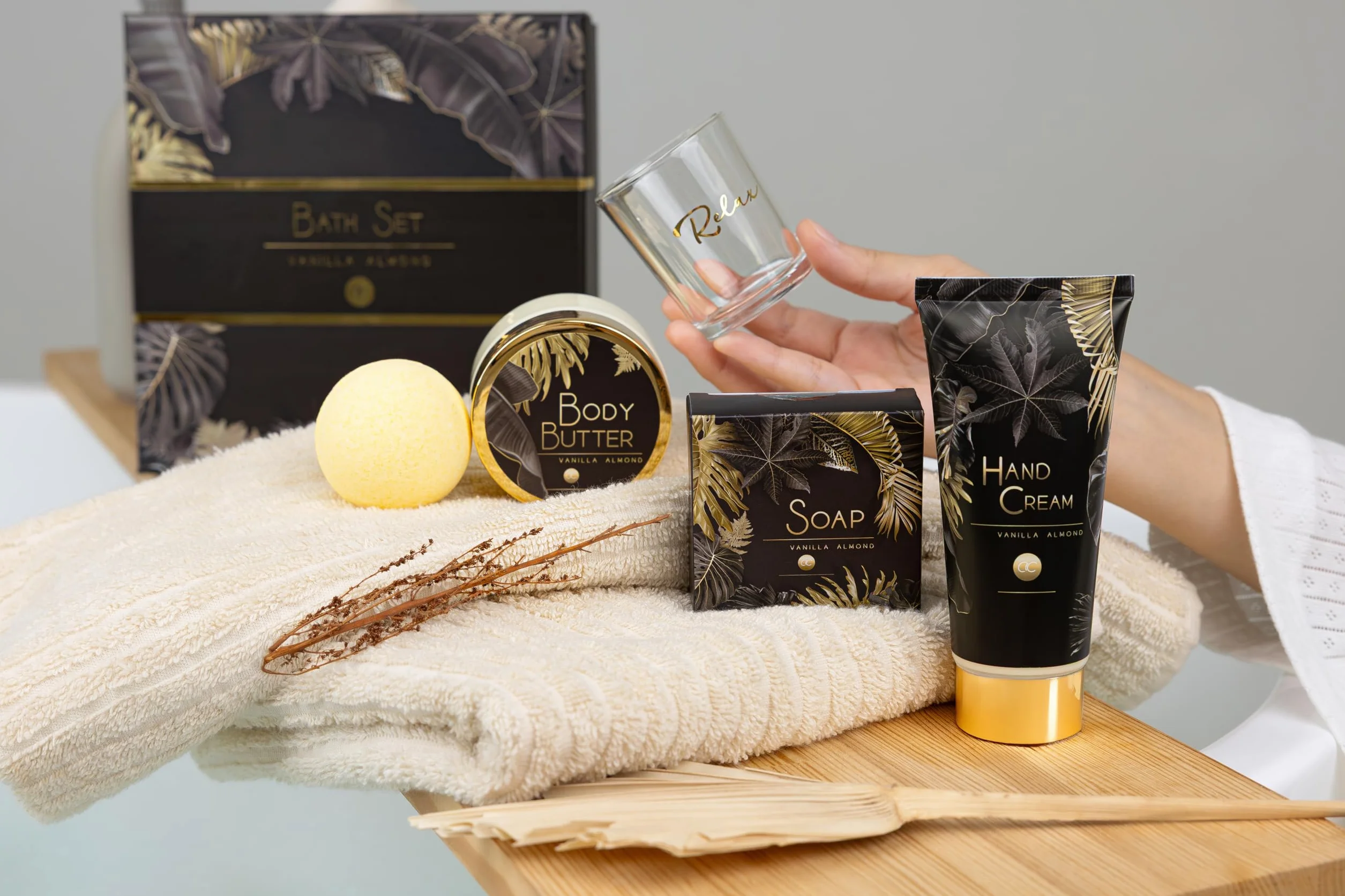 Accentra Set de regalo para mujer de lujo 5 piezas baño con vela perfumada jabón crema de manos mantequilla corporal bomba de baño