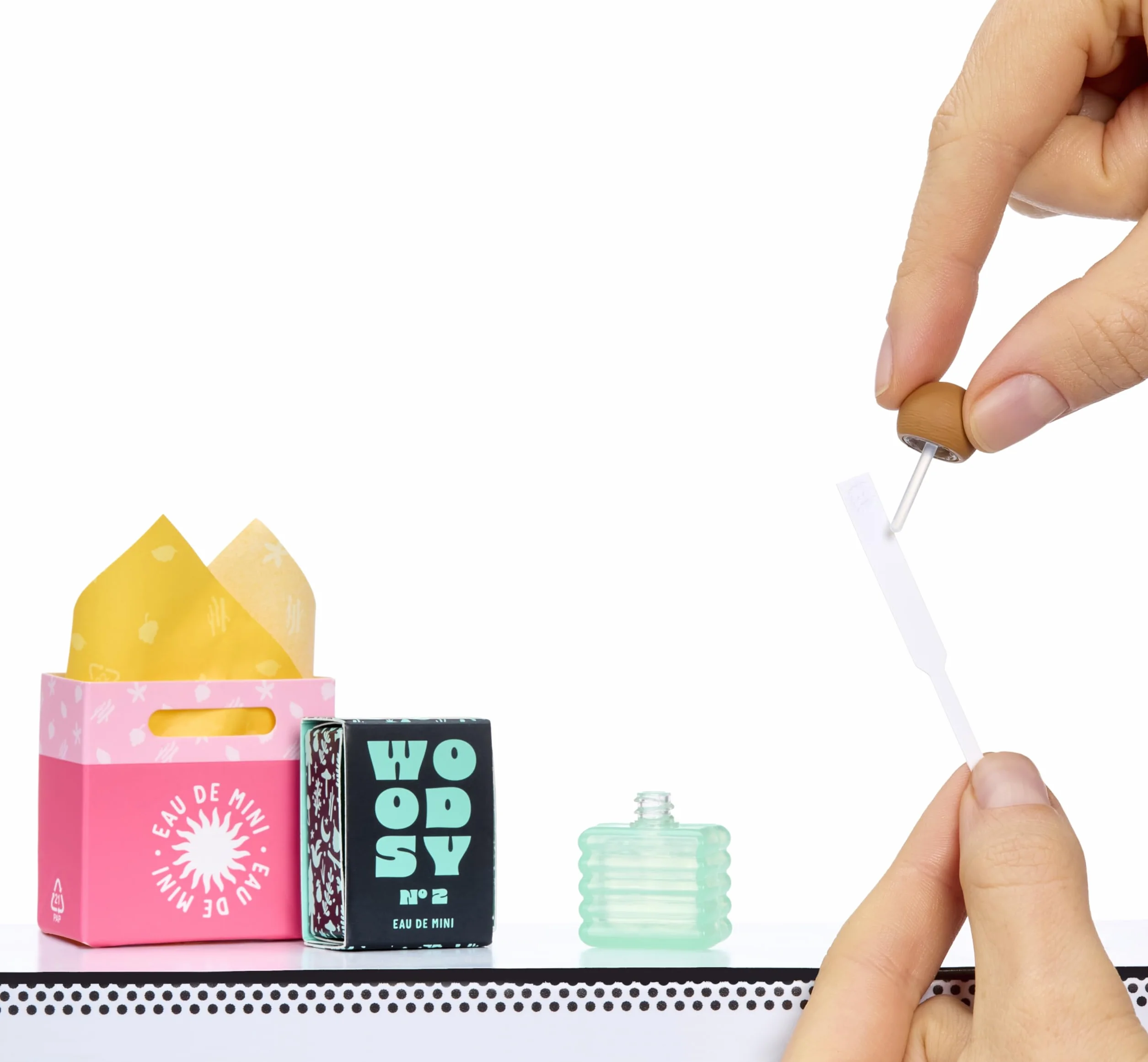 MGA's Miniverse Make It Mini Fragrances - Coleccionables, Envase Ciego Misterioso, Perfume, DIY, 8+