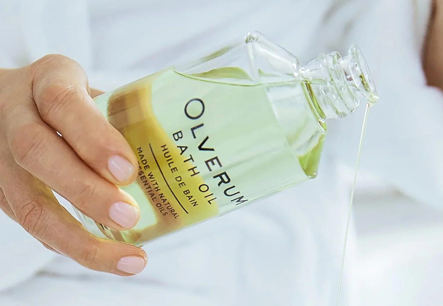 Olverum Bath Oil – Luxury Muscle Soothing Bath Oil 250ml – Highly Concentrated Blend of Pure Essential Oils – Best Relaxing Bath Oil Women and Men – Natural Vegan Green Wellness – Relax Restore Renew