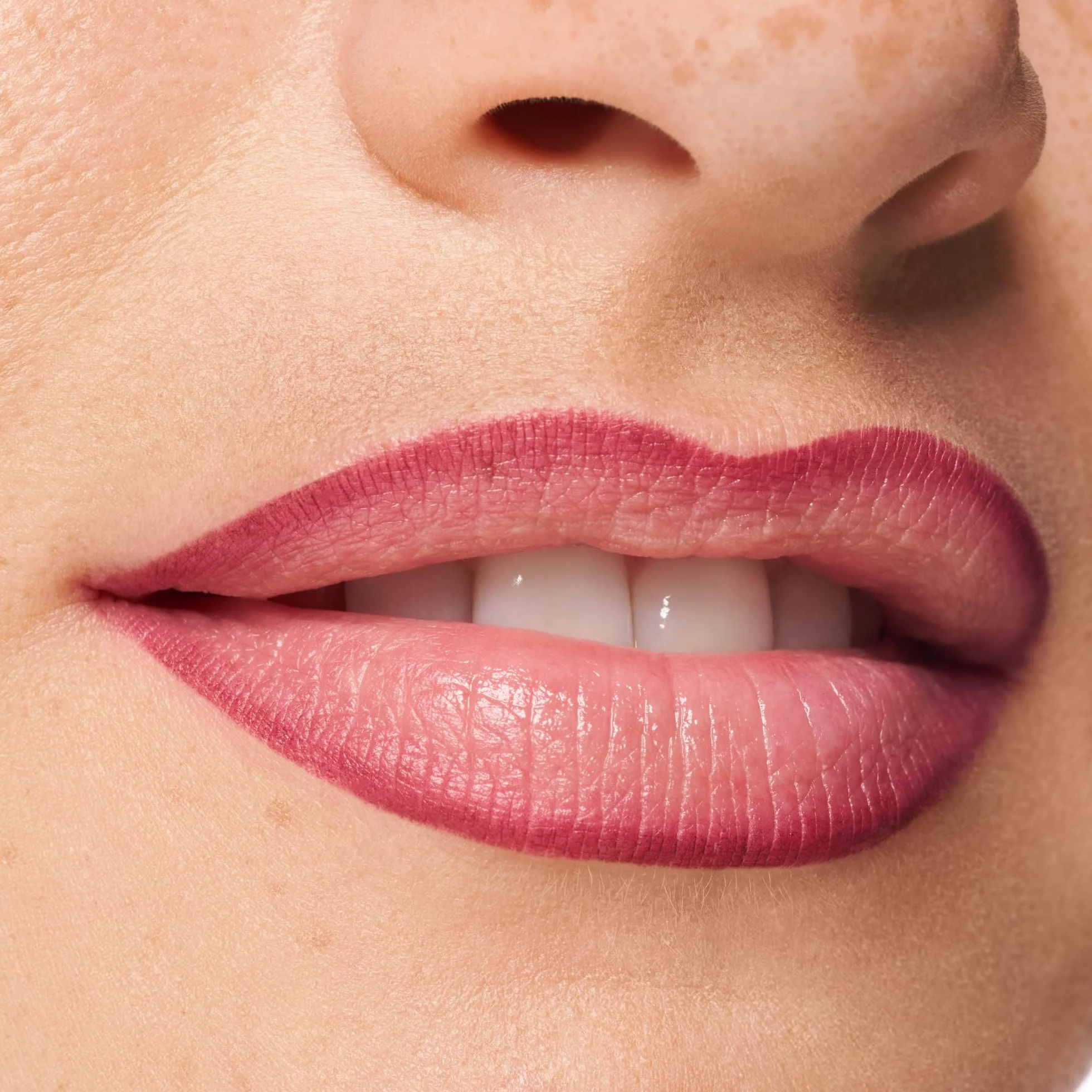 Essence 8h MATTE comfort perfilador de labios larga duración mate 0.3g