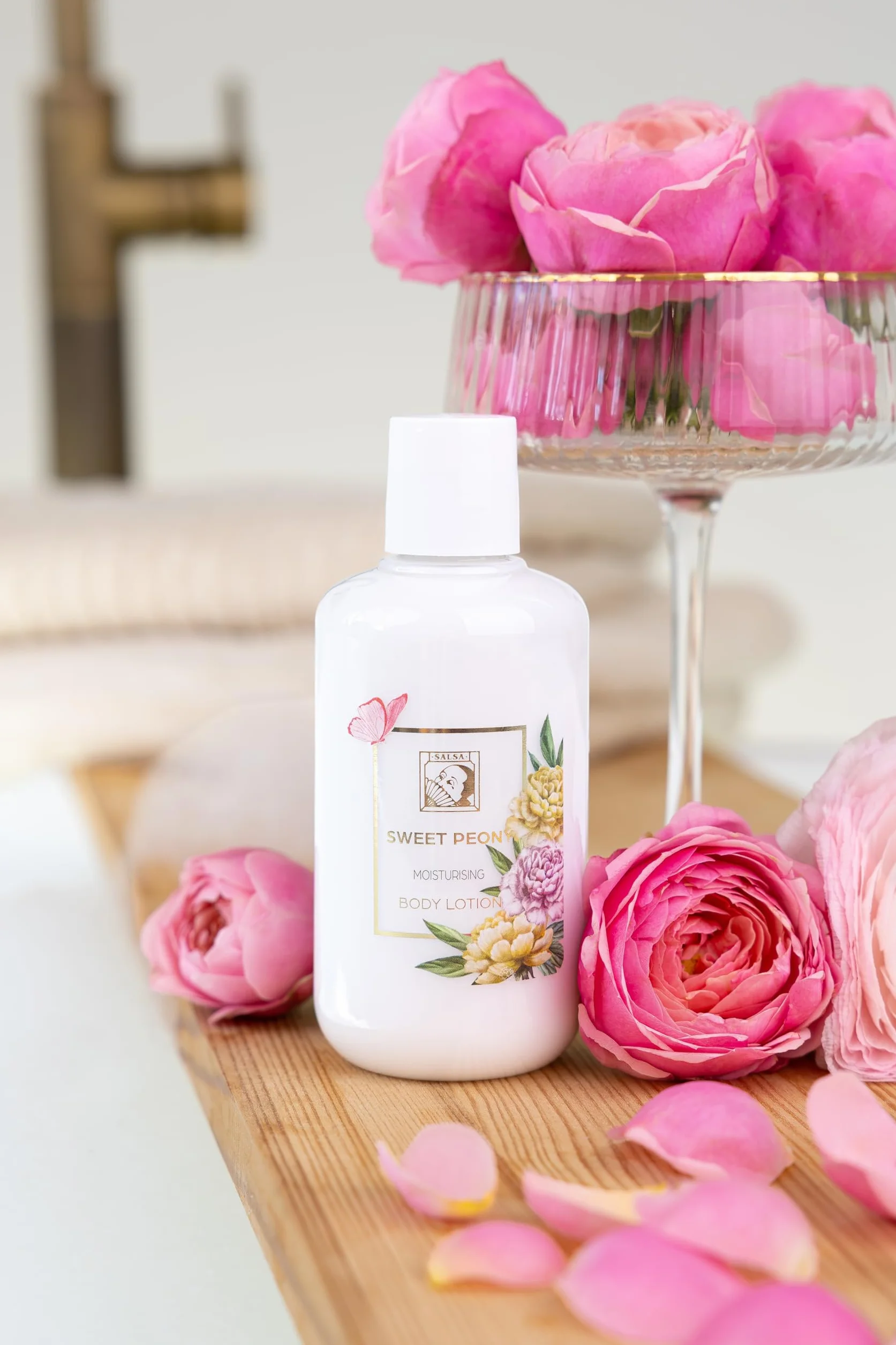 Accentra Set de Regalo SWEET PEONY 4 Piezas Gel de Ducha Loción Corporal Manteca Corporal Esponja