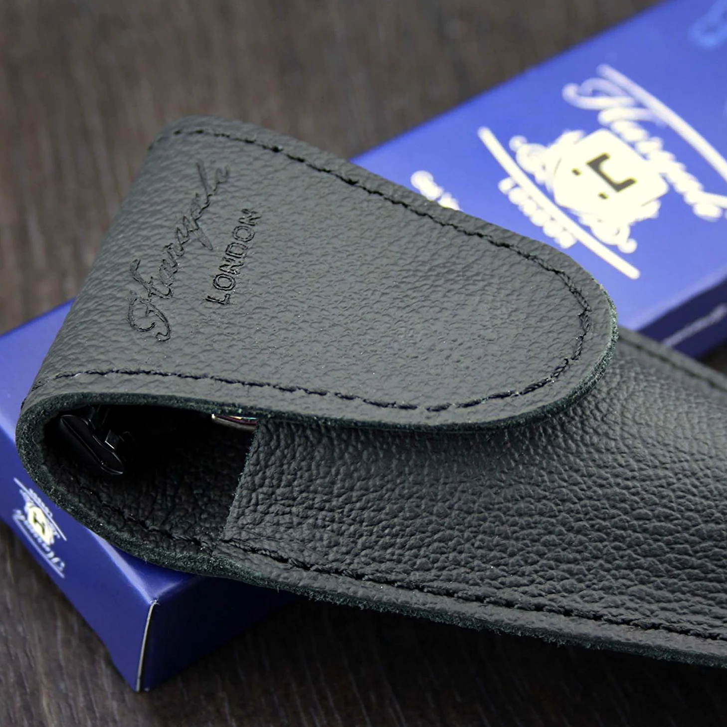 Maquinilla de afeitar de tres cuchillas para hombre en marfil con funda de piel auténtica | Afeitado y cuidado de hombre > Esenciales de viaje para hombre – Set de regalo