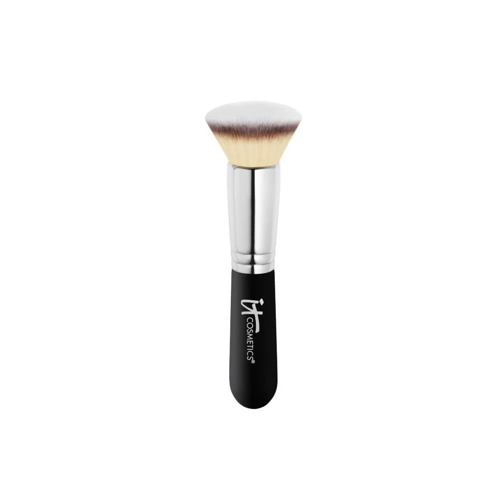 IT Cosmetics, Brocha de Maquillaje Superdensa Biselada, Acabado Impecable, Aplica tus Iluminadores y Polvos Fácilmente, Punta Plana, Cerdas Resistentes, Heavenly Luxe No. 6