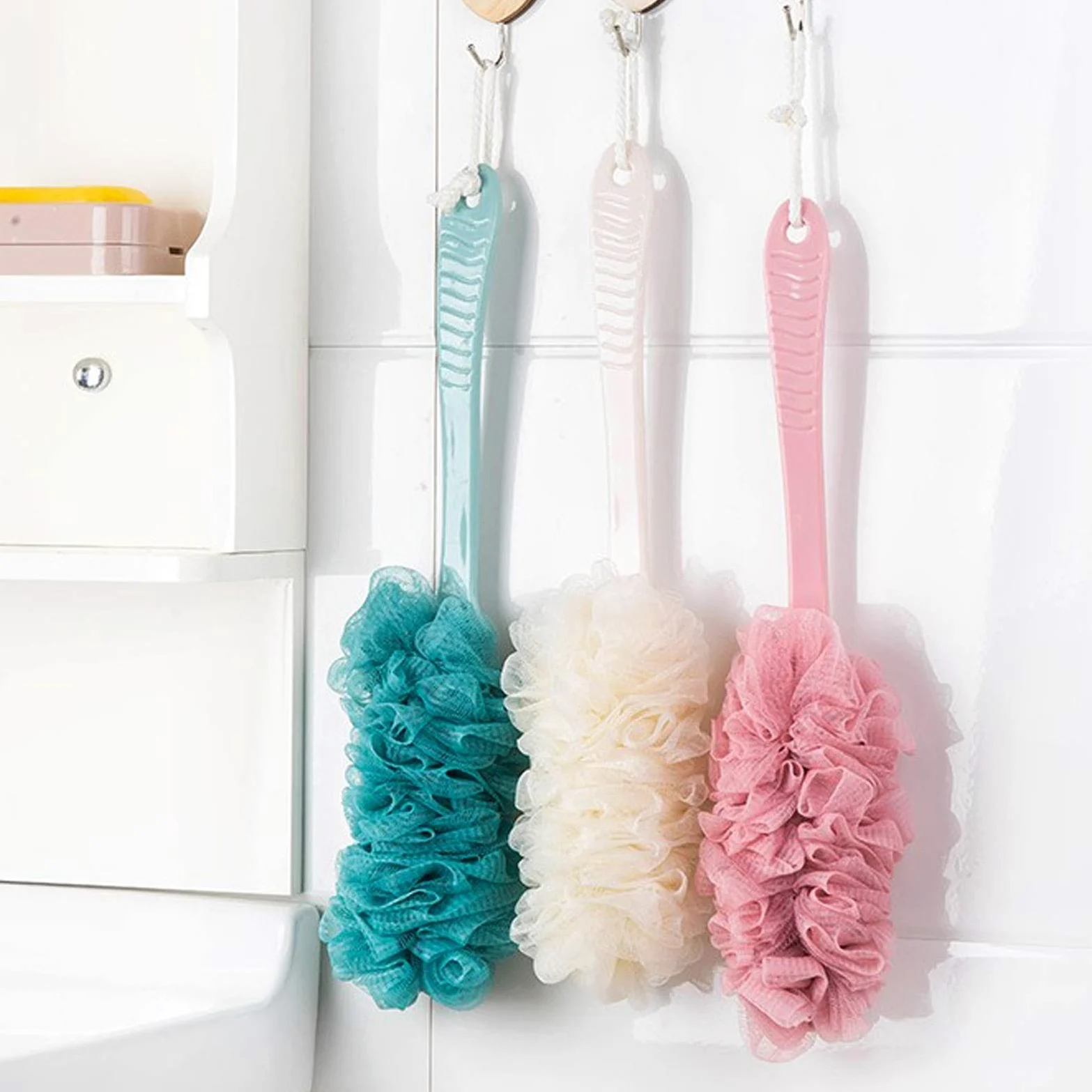 Cepillo de baño - Fregador de espalda para ducha Malla de nailon grande Esponja de baño de mango largo Herramienta de limpieza para frotar la espalda para mujeres y hombres Accesorios de ducha (Colo