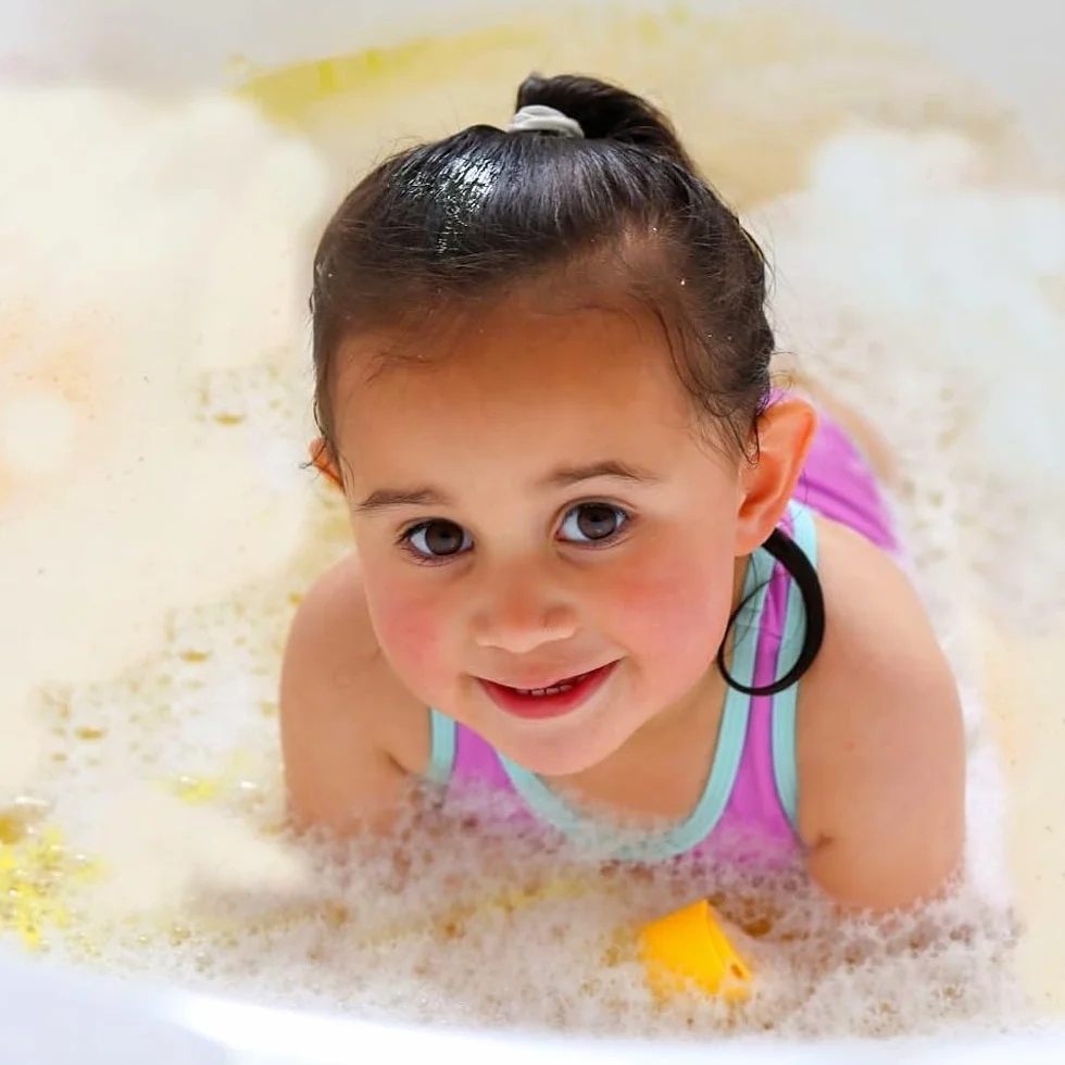 Honeysticks Burbujas de Bañera para Niños – Espuma de Baño a Base de Plantas – Bubble Bath que Cambia el Color del Agua y Crea Mucha Espuma – No Tóxica, No Irritante - 3 Uds - Azul, Amarillo, Rojo