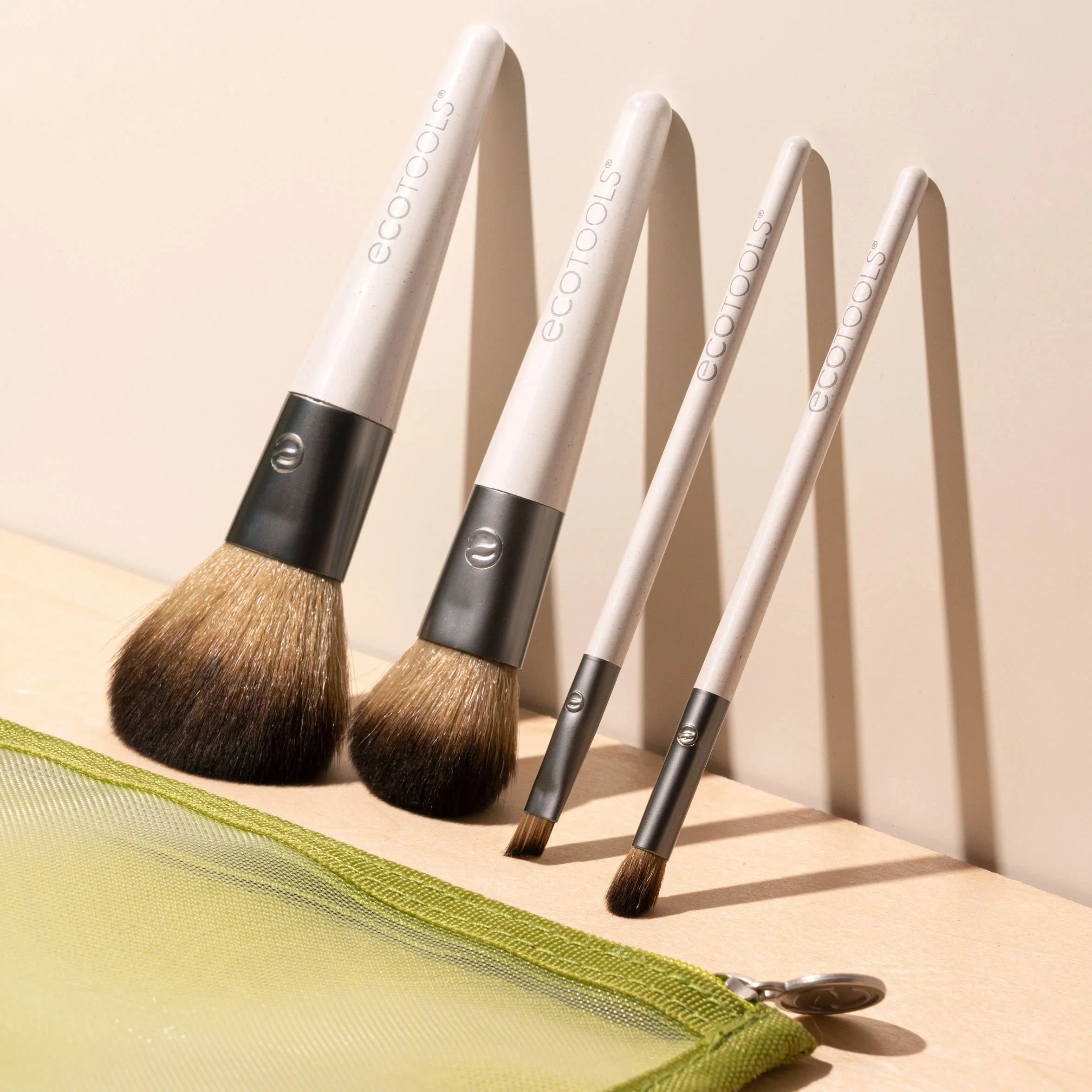 ECOTOOLS On-the-go style kit set de 4 brochas de Plástico neceser 21 g blanco
