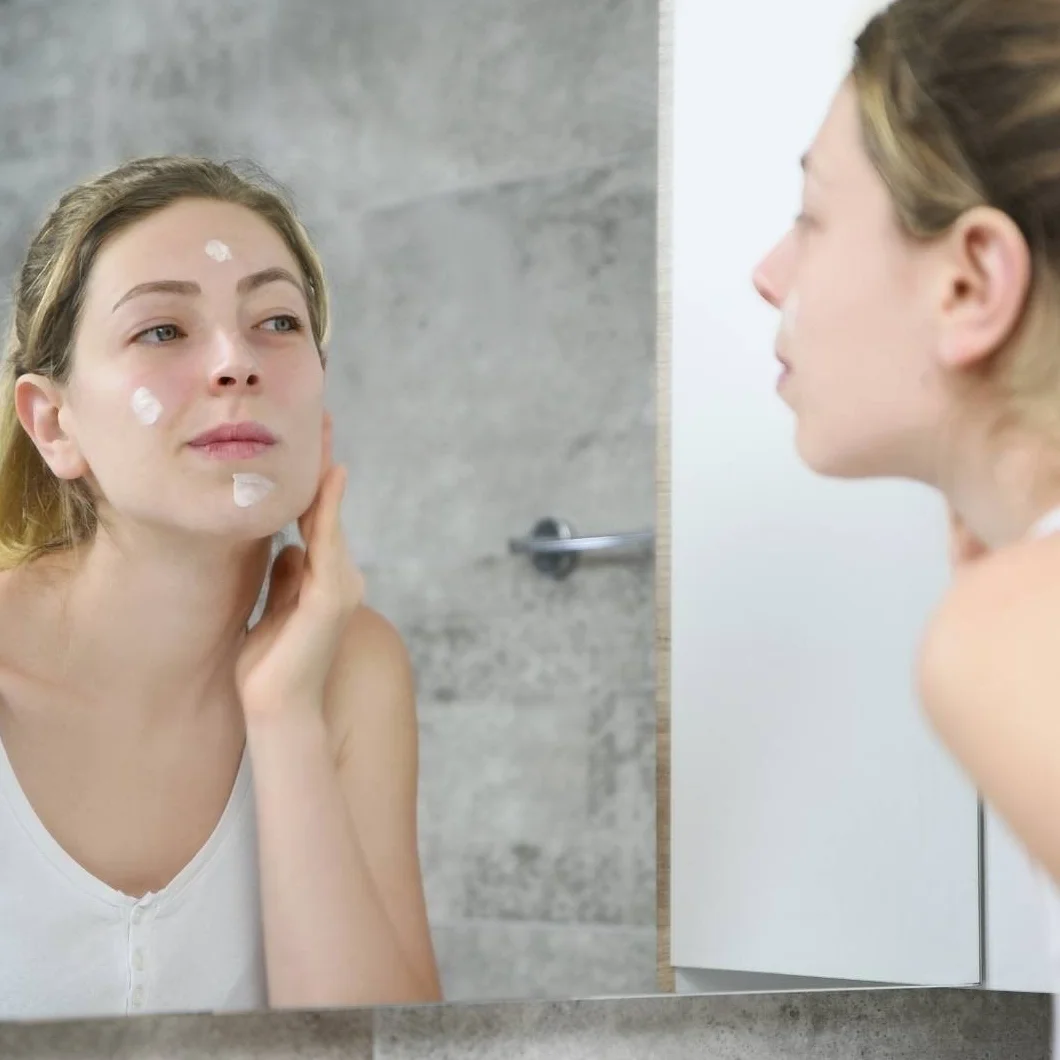 Crema facial baba de caracol 70%, ácido hialurónico, aloe vera, antiedad 50ML, hidratante, antioxidante de vitamina E, contrarresta el envejecimiento de la piel, rojeces
