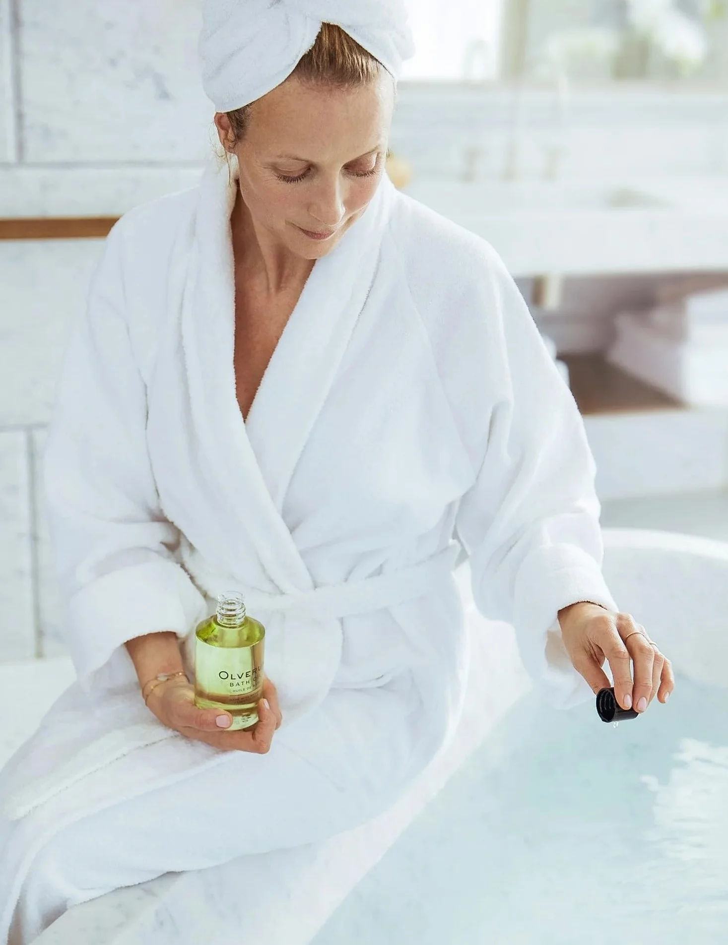 Olverum Bath Oil – Luxury Muscle Soothing Bath Oil 250ml – Highly Concentrated Blend of Pure Essential Oils – Best Relaxing Bath Oil Women and Men – Natural Vegan Green Wellness – Relax Restore Renew