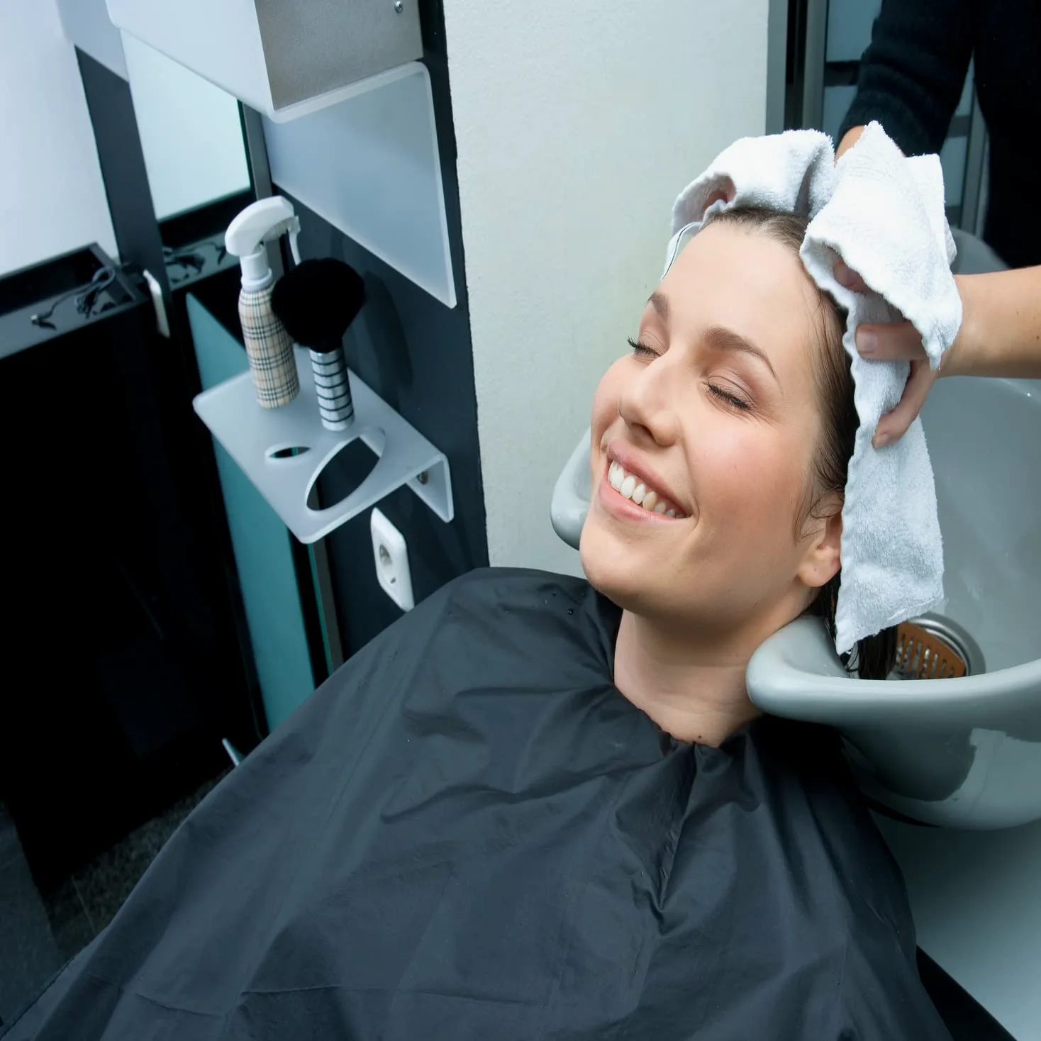 Cepillo de plumero de capa y cuello, impermeable, capa de corte de pelo de poliéster, capa de corte de pelo con cuello elástico ajustable (negro)