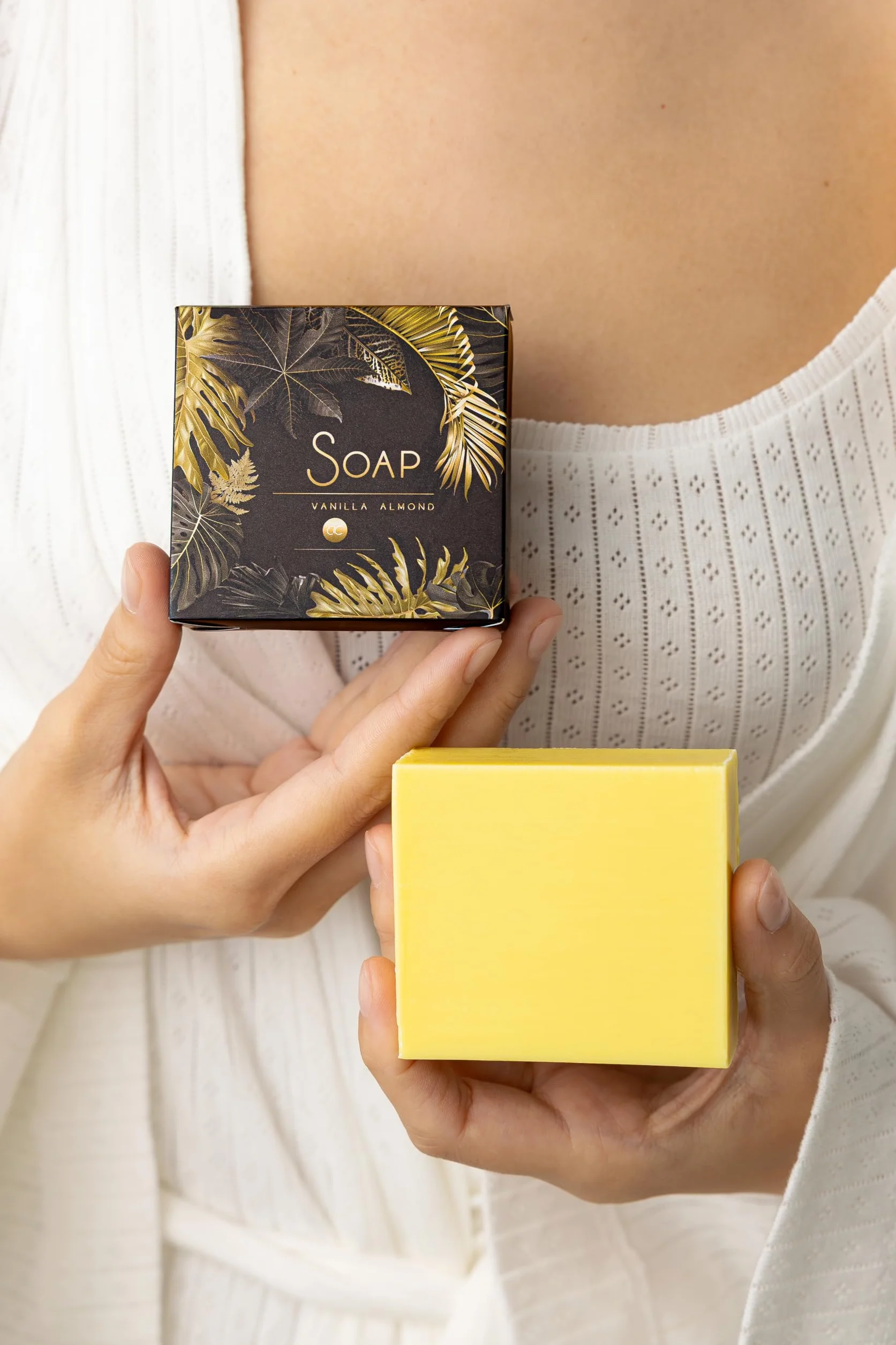 Accentra Set de regalo para mujer de lujo 5 piezas baño con vela perfumada jabón crema de manos mantequilla corporal bomba de baño