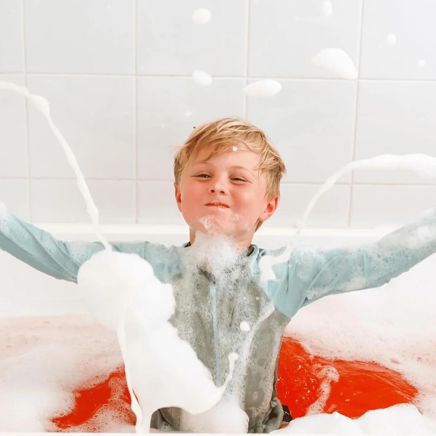 Honeysticks Burbujas de Bañera para Niños – Espuma de Baño a Base de Plantas – Bubble Bath que Cambia el Color del Agua y Crea Mucha Espuma – No Tóxica, No Irritante - 3 Uds - Azul, Amarillo, Rojo