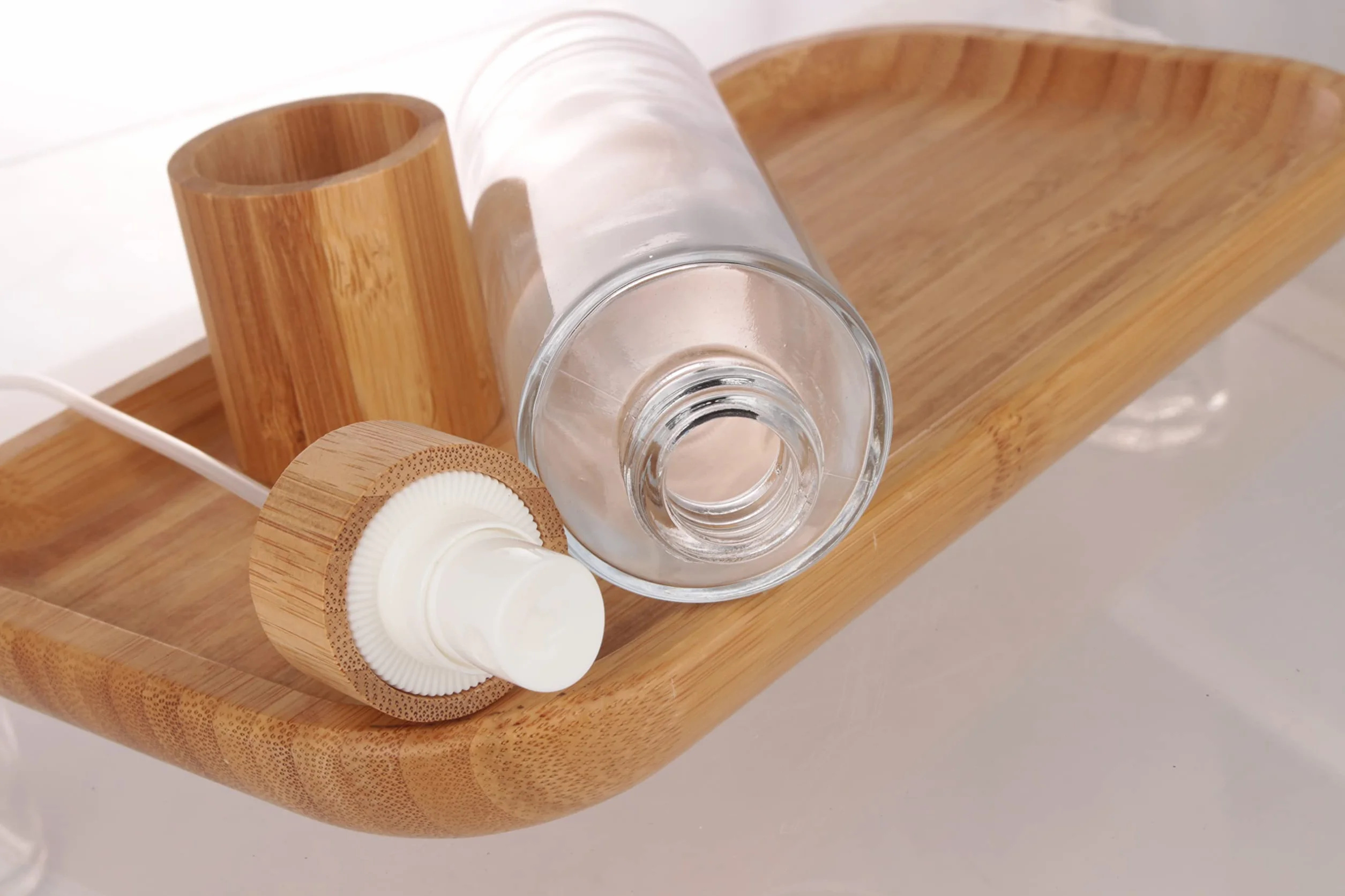 COSIDEA 4 botellas de vidrio transparente 150 ml con tapa de bambú y cabezal de niebla fina
