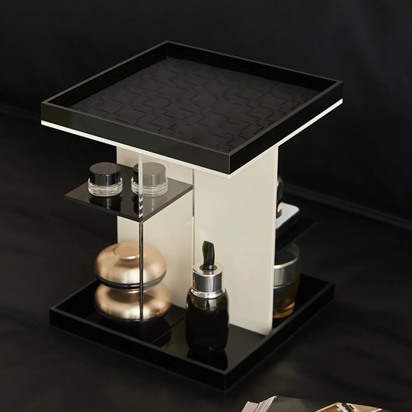 Organizador de maquillaje acrílico giratorio de 360 grados para un almacenamiento eficiente y fácil acceso en el dormitorio o el baño