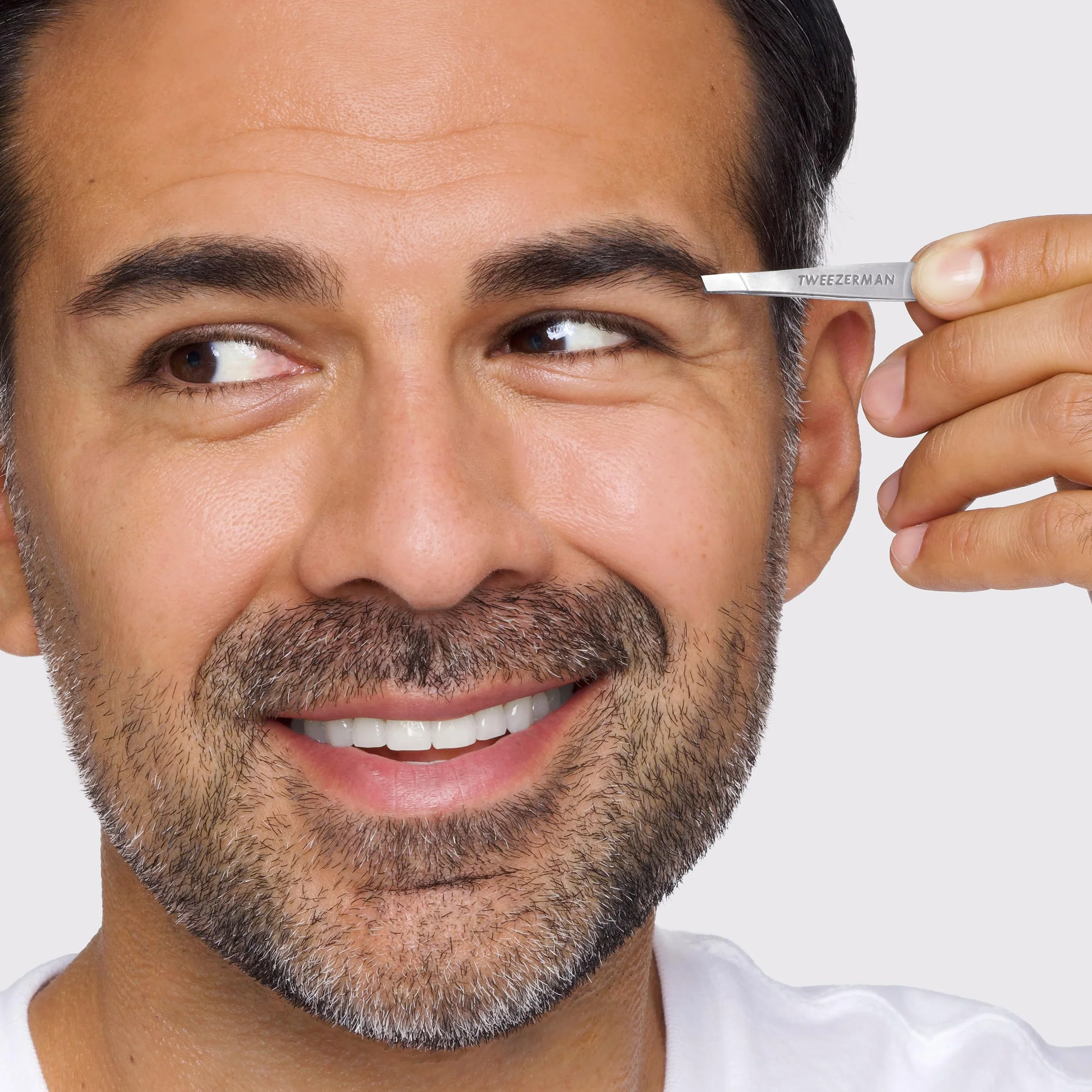 TWEEZERMAN Set de pinzas Petite (pinzas de punta inclinada y puntiaguda para cejas, ergonómicas, depilación, acero inoxidable)