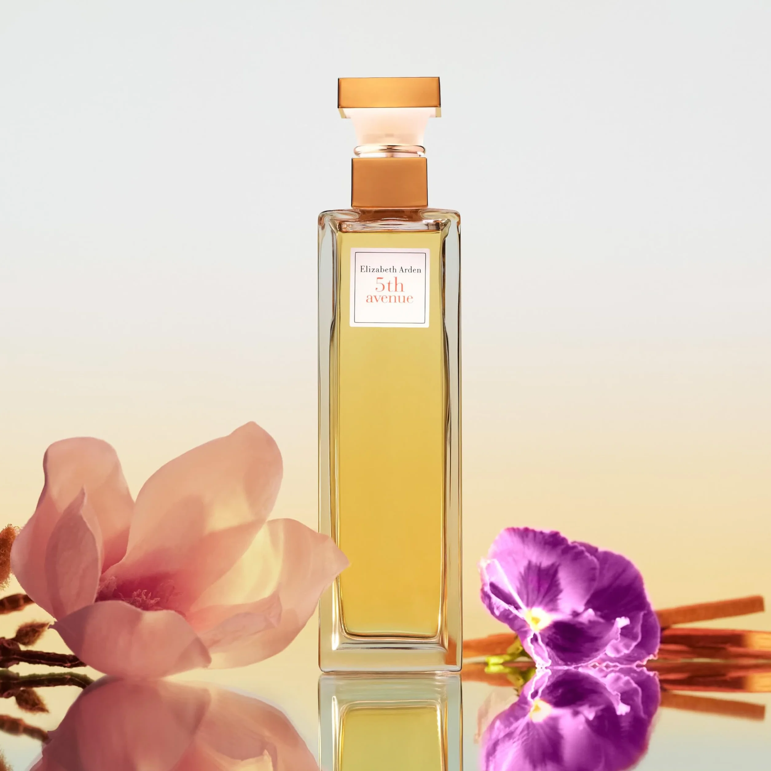 Elizabeth Arden 5th Avenue Eau de Parfum Spray para Mujer, Notas Florales de Magnolia, Violeta y Ámbar