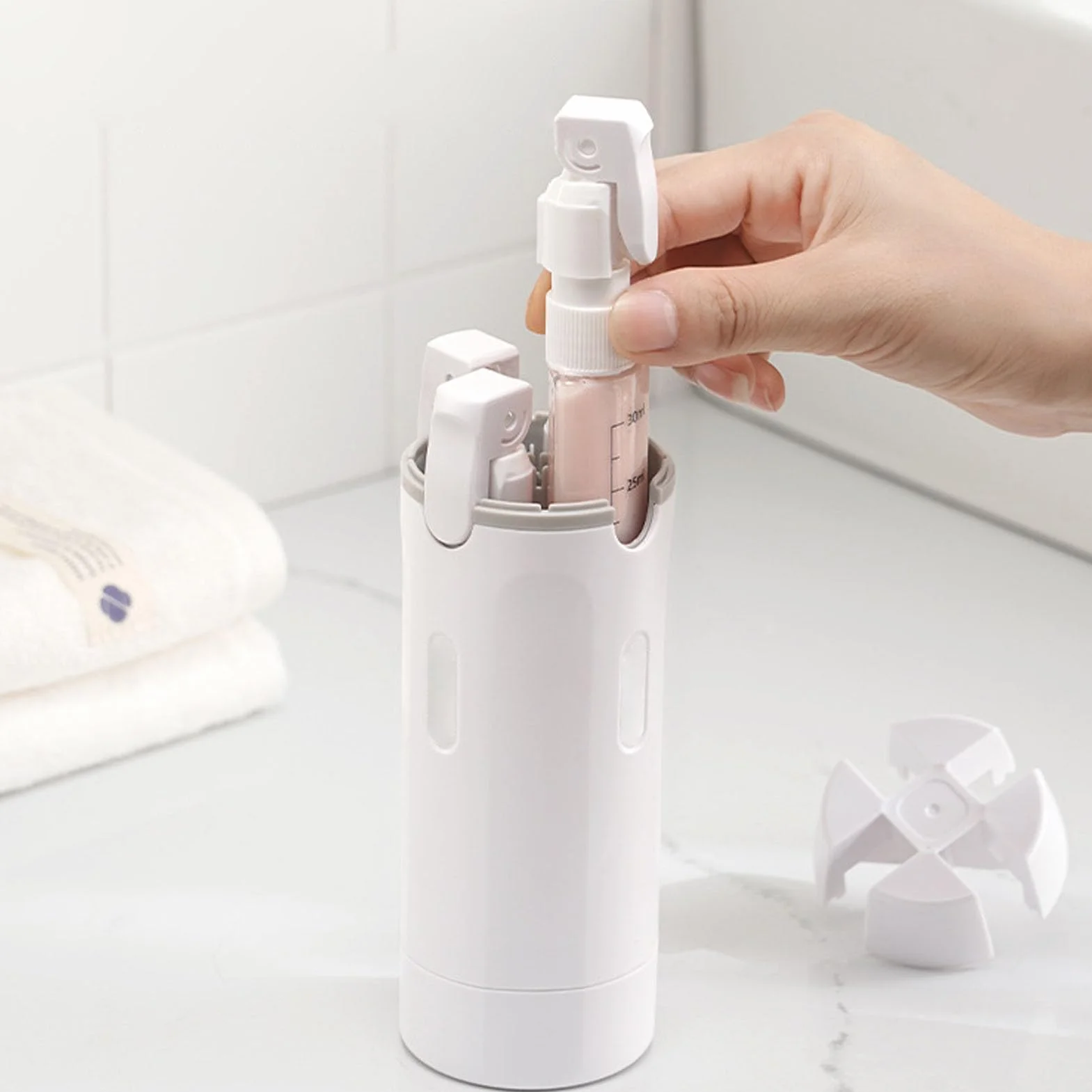 CCYLEZ Botella Dispensadora de Viaje 4 en 1 30ML, Kit de Botella de Prensa Portátil a Prueba de Fugas, para Champú, Acondicionador, Loción (White)
