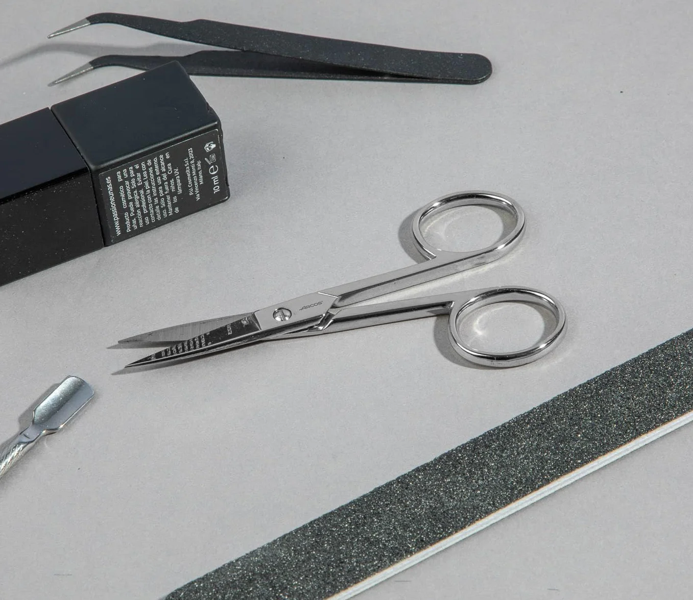Arcos Tijeras de Manicura Rectas Acero Forjado 102 mm Niqueladas Plata Serie Style