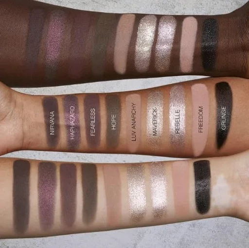 HUDA BEAUTY Original | PRETTY GRUNGE - Paleta de 18 sombras de ojos | Creamy Obsessions - Paleta de sombras de ojos | 16.8 gramos / 0.59 Oz. | by BELLA | EDICIÓN LIMITADA