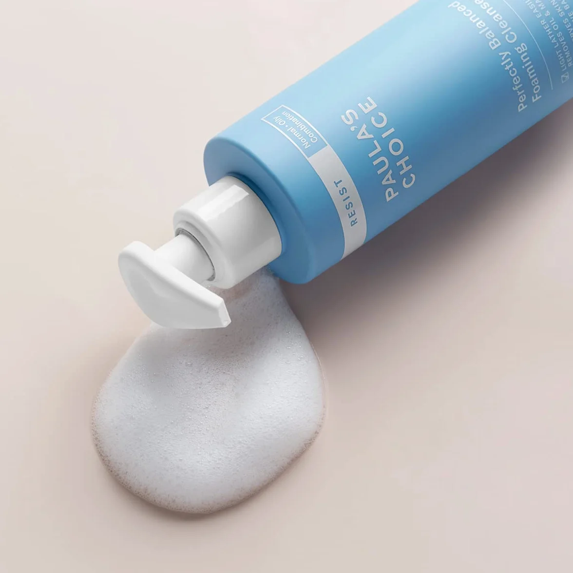 Paula's Choice RESIST Antiedad Espuma Limpiadora Facial - Lavado facial cremoso - Combate los Puntos Negros, Poros y Imperfecciones - con Ácido Hialurónico - Pieles Mixtas a Grasas - 190 ml