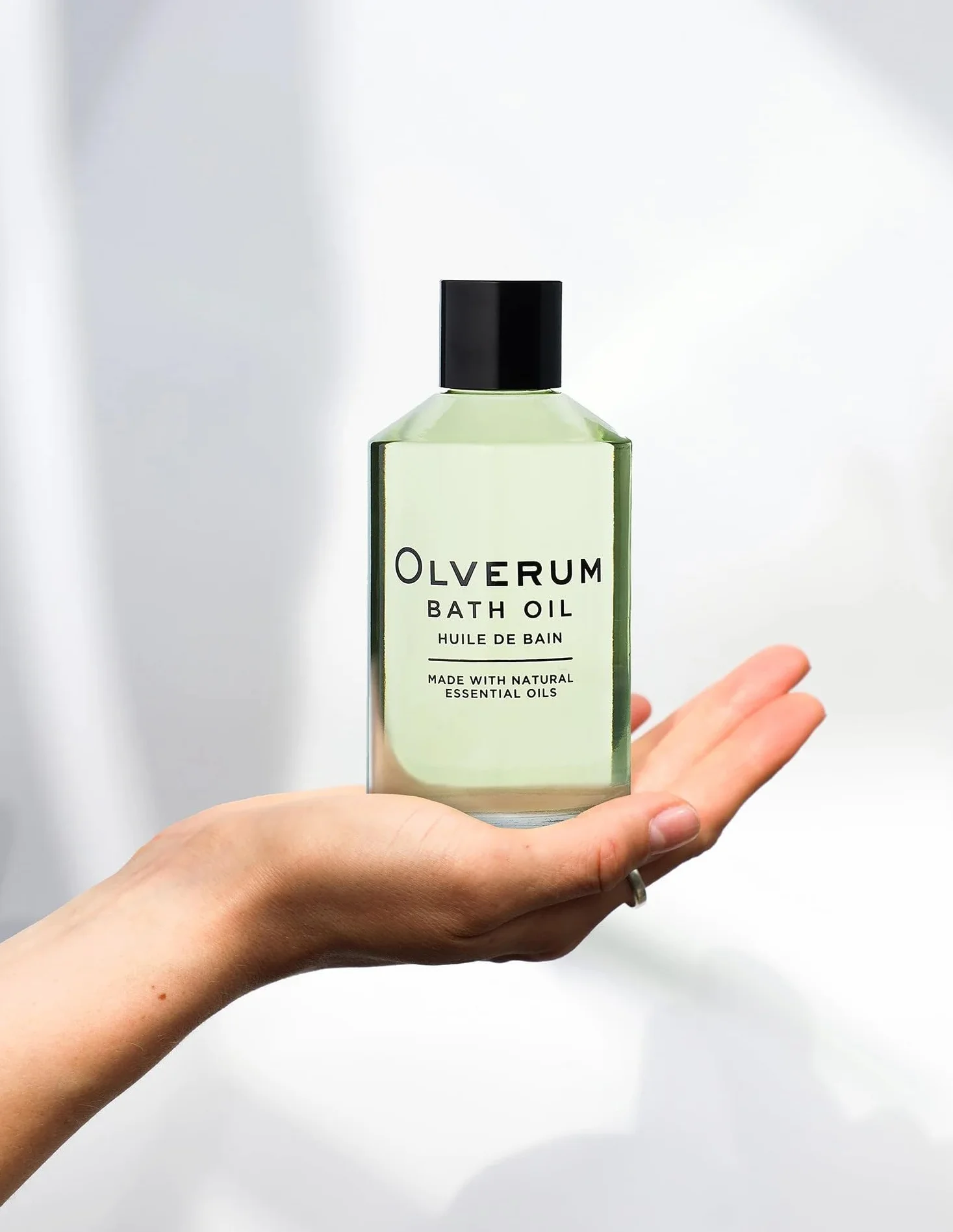 Olverum Bath Oil – Luxury Muscle Soothing Bath Oil 250ml – Highly Concentrated Blend of Pure Essential Oils – Best Relaxing Bath Oil Women and Men – Natural Vegan Green Wellness – Relax Restore Renew