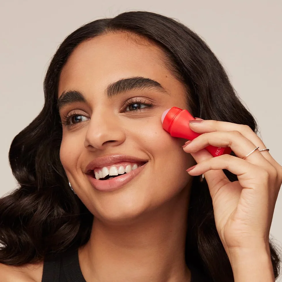 Revlon Skin Reviving Roller Rodillo Facial de Cuarzo Rosa para revitalizar e iluminar el rostro